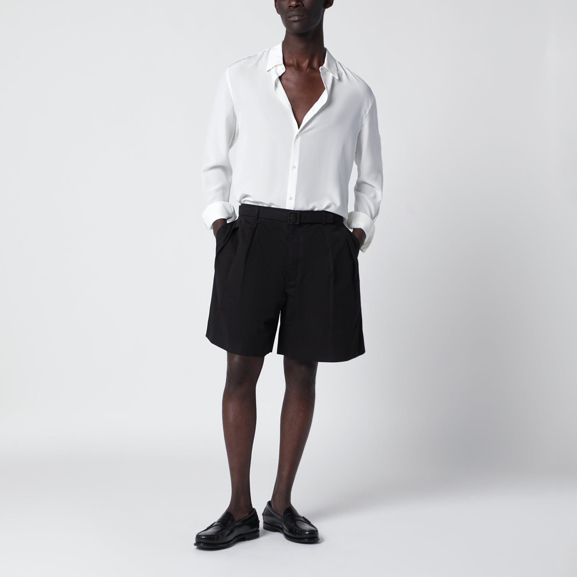 Schwarze Bermuda Mit Gürtel Aus Corone