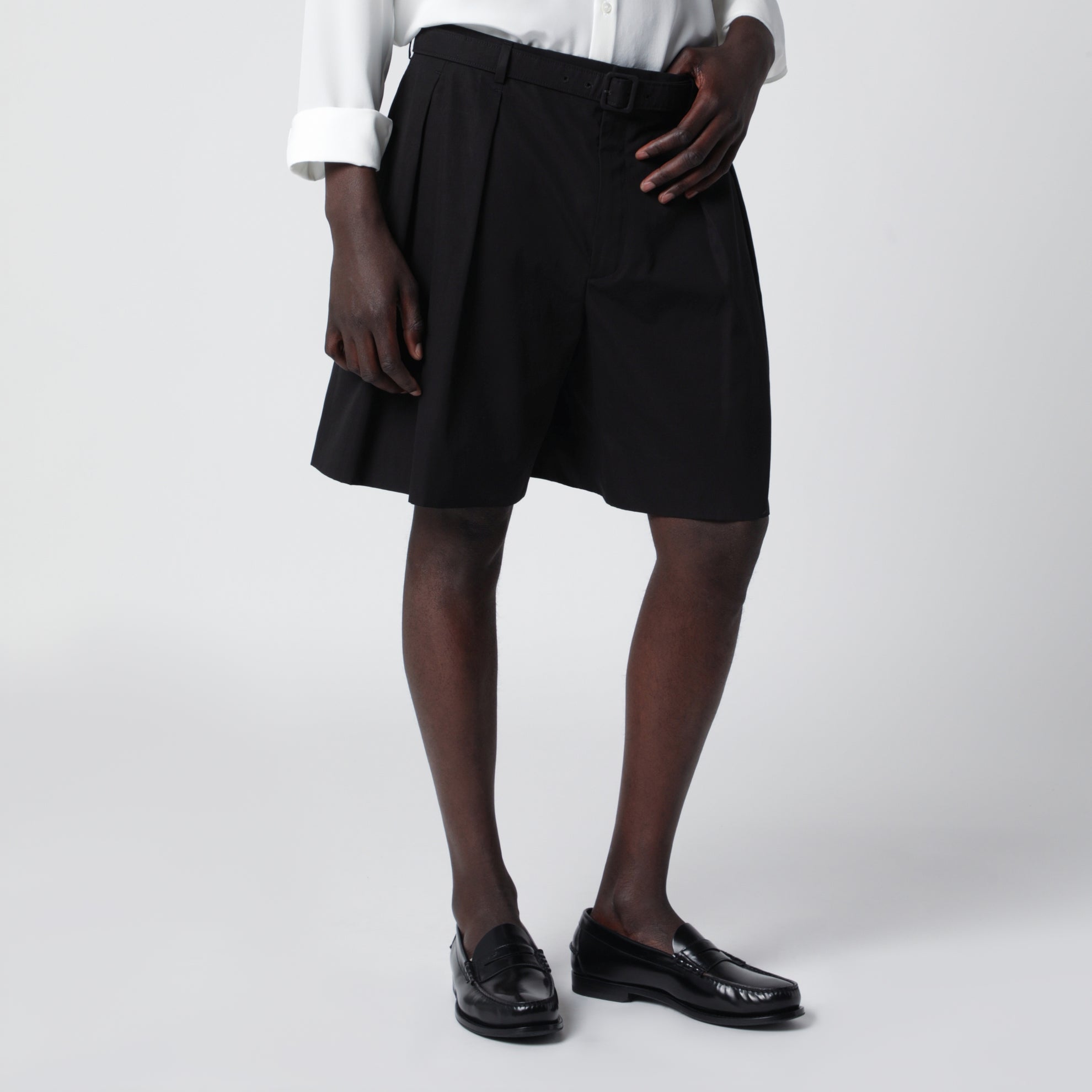 Schwarze Bermuda Mit Gürtel Aus Corone