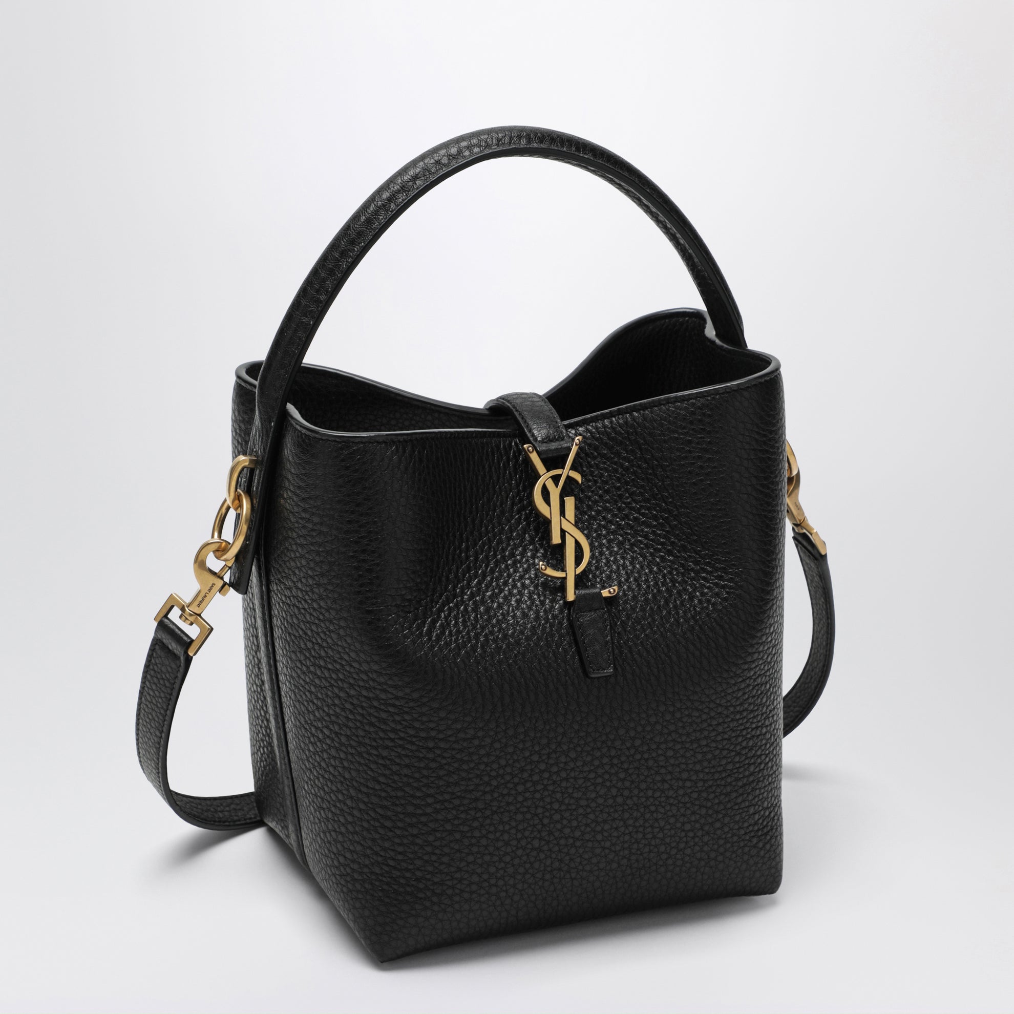 Sac seau Le 37 en cuir grainé noir