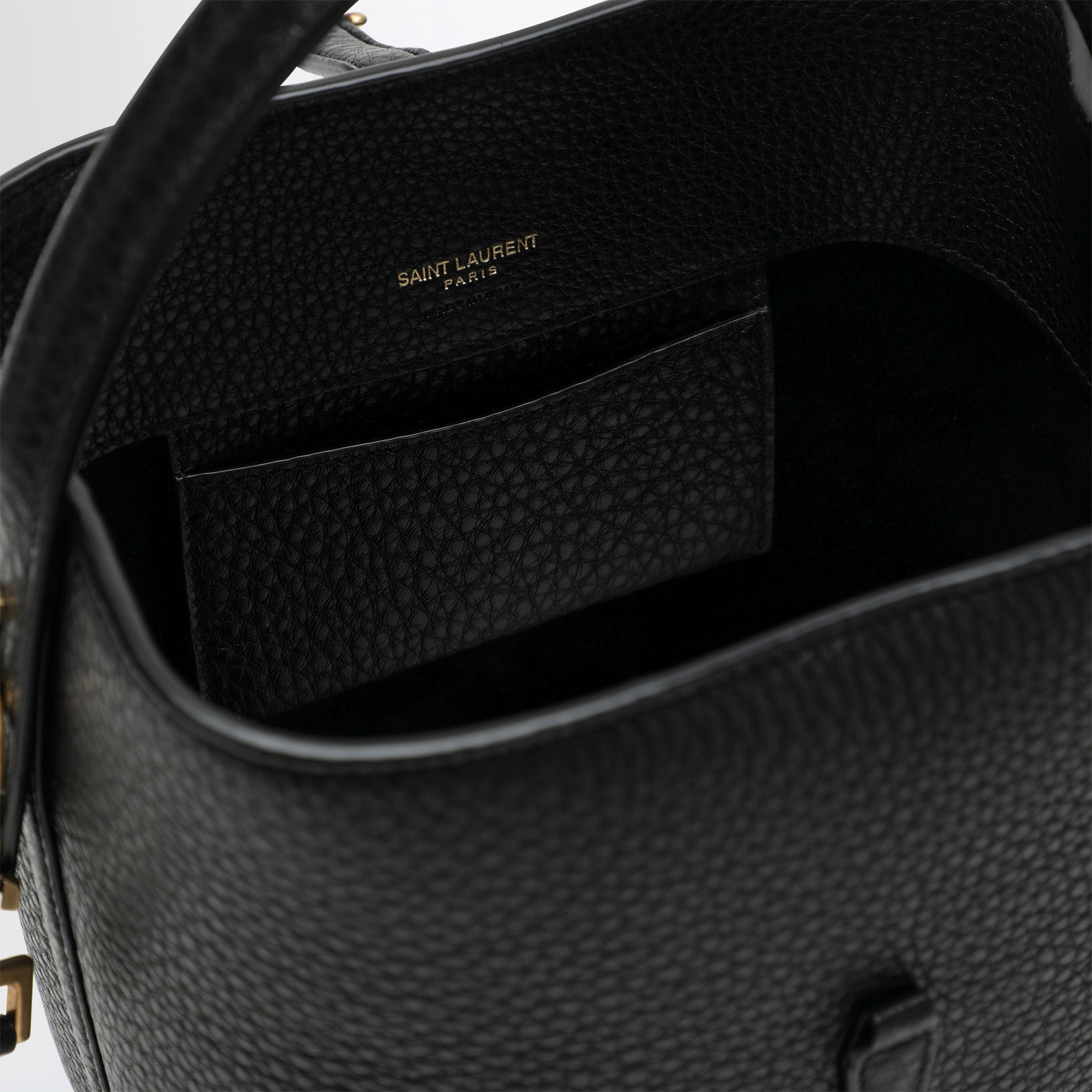 Sac seau Le 37 en cuir grainé noir