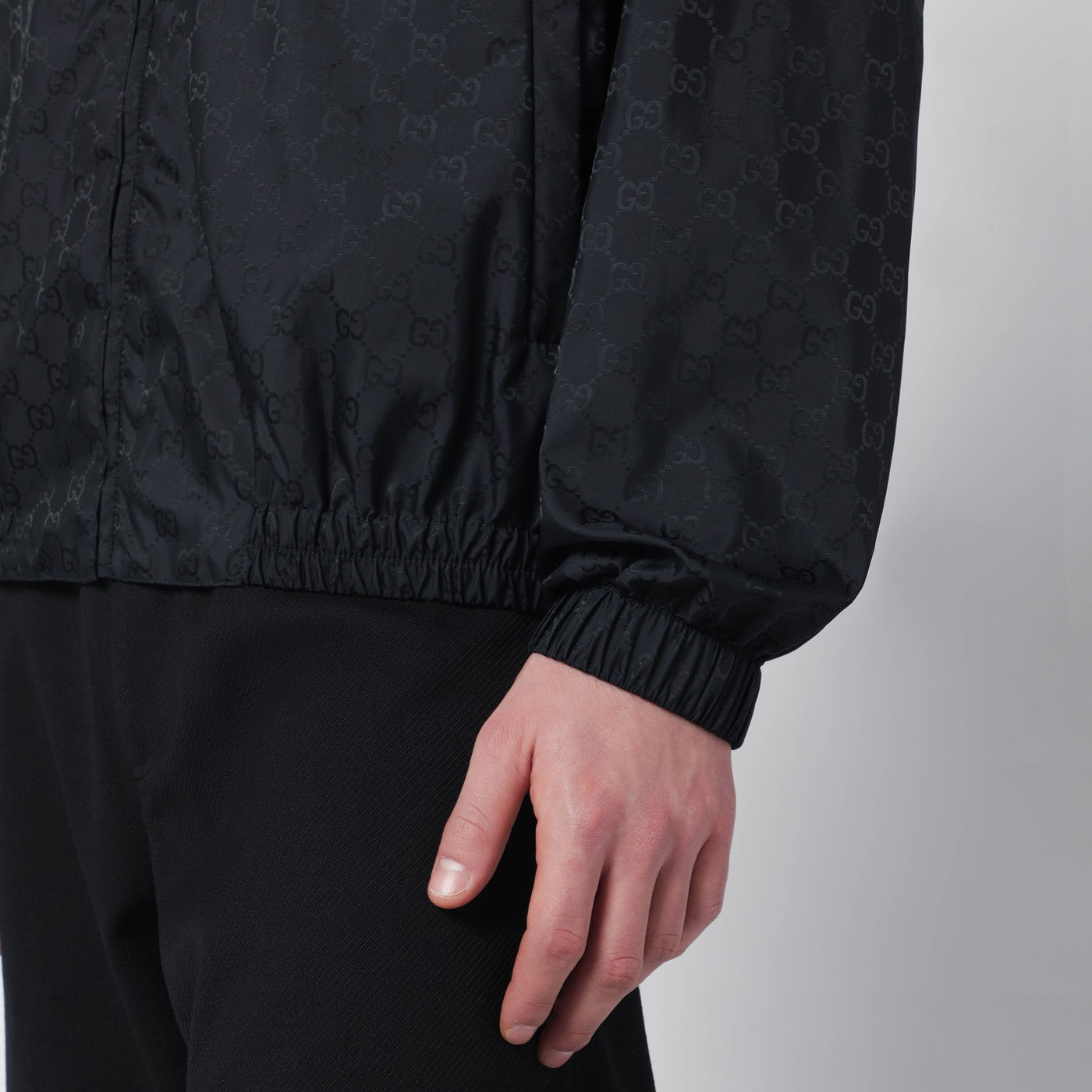Dunkelblaue GG-Nylonjacke mit Reißverschluss