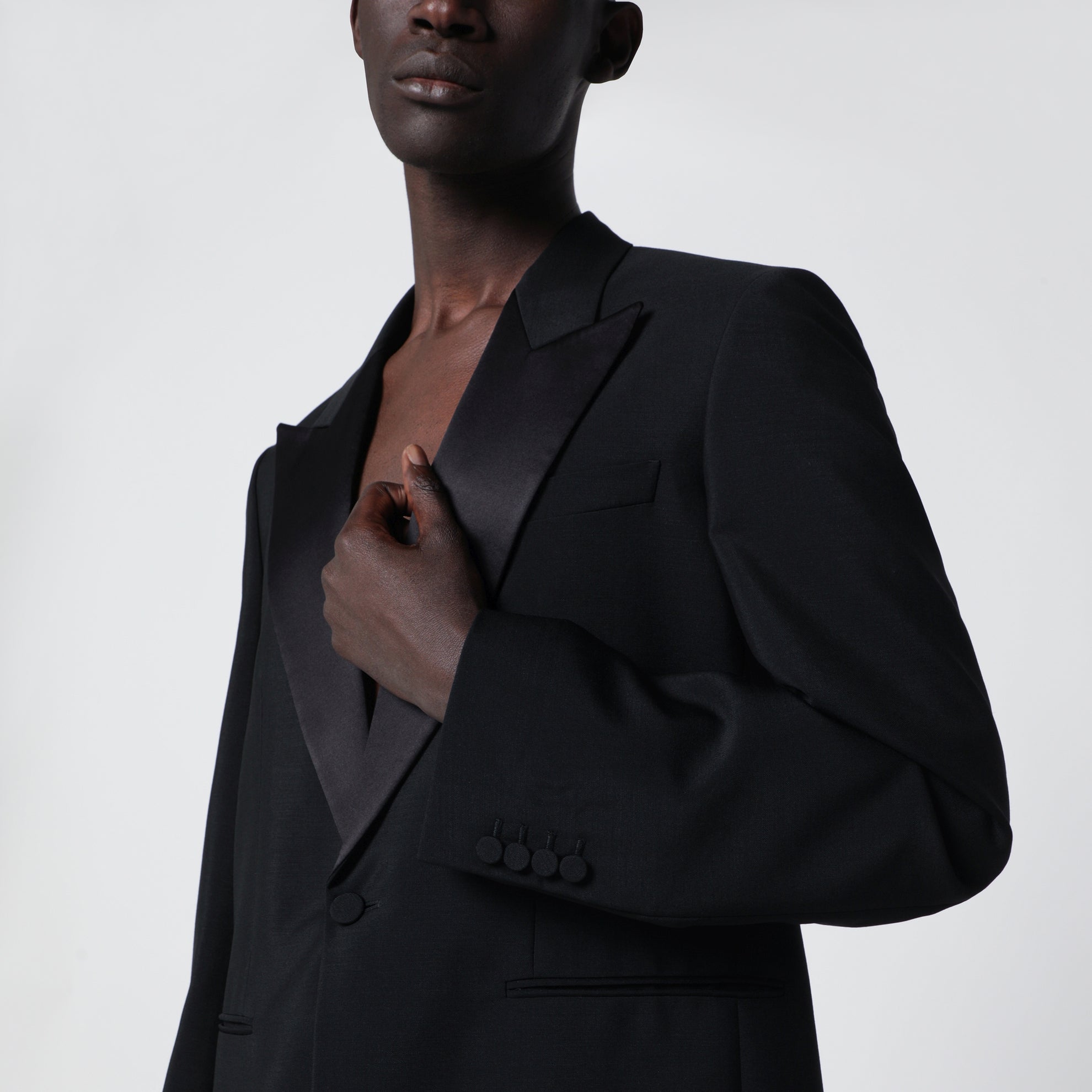 Abito nero in tessuto di lana mohair fine