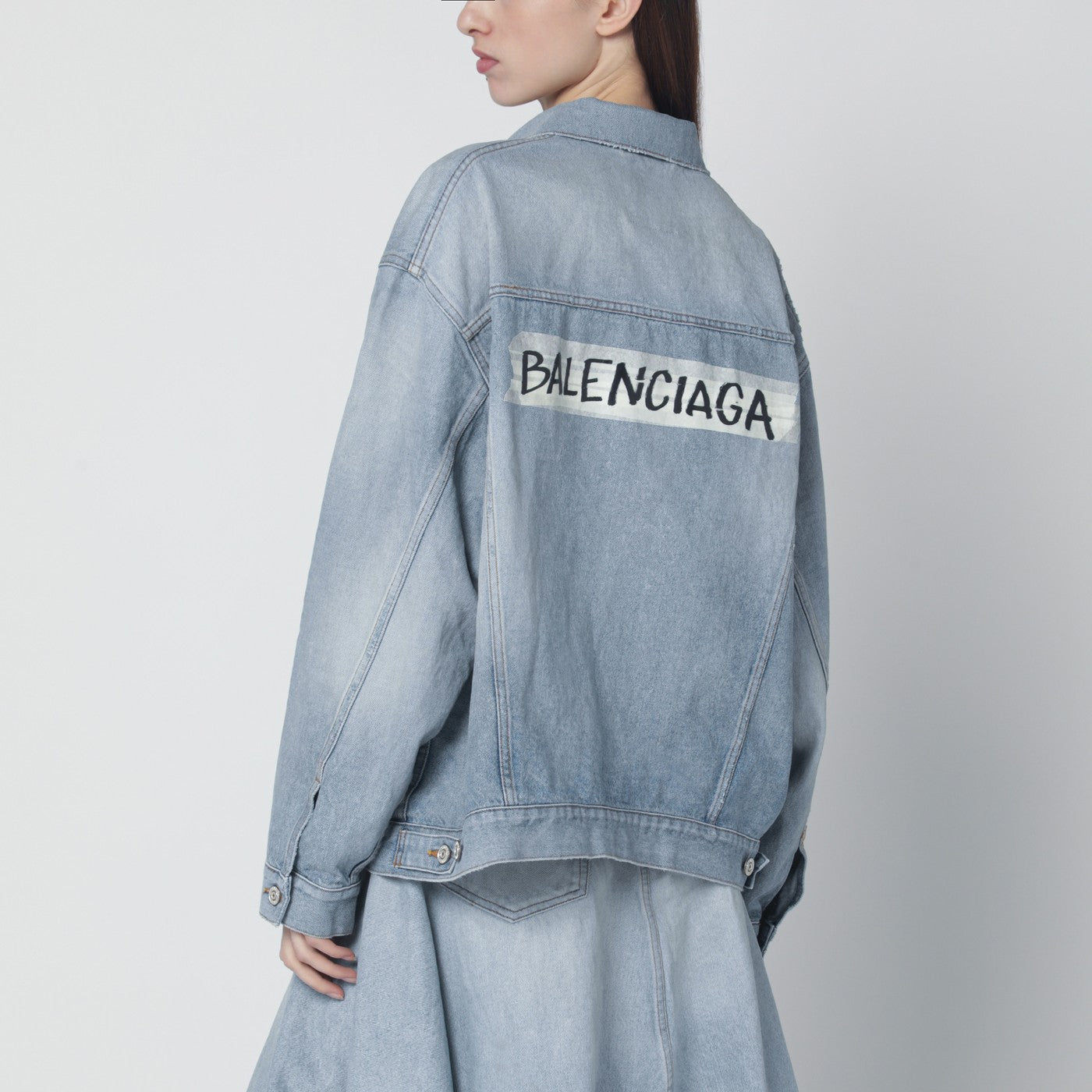 Giacca in denim azzurra effetto vintage