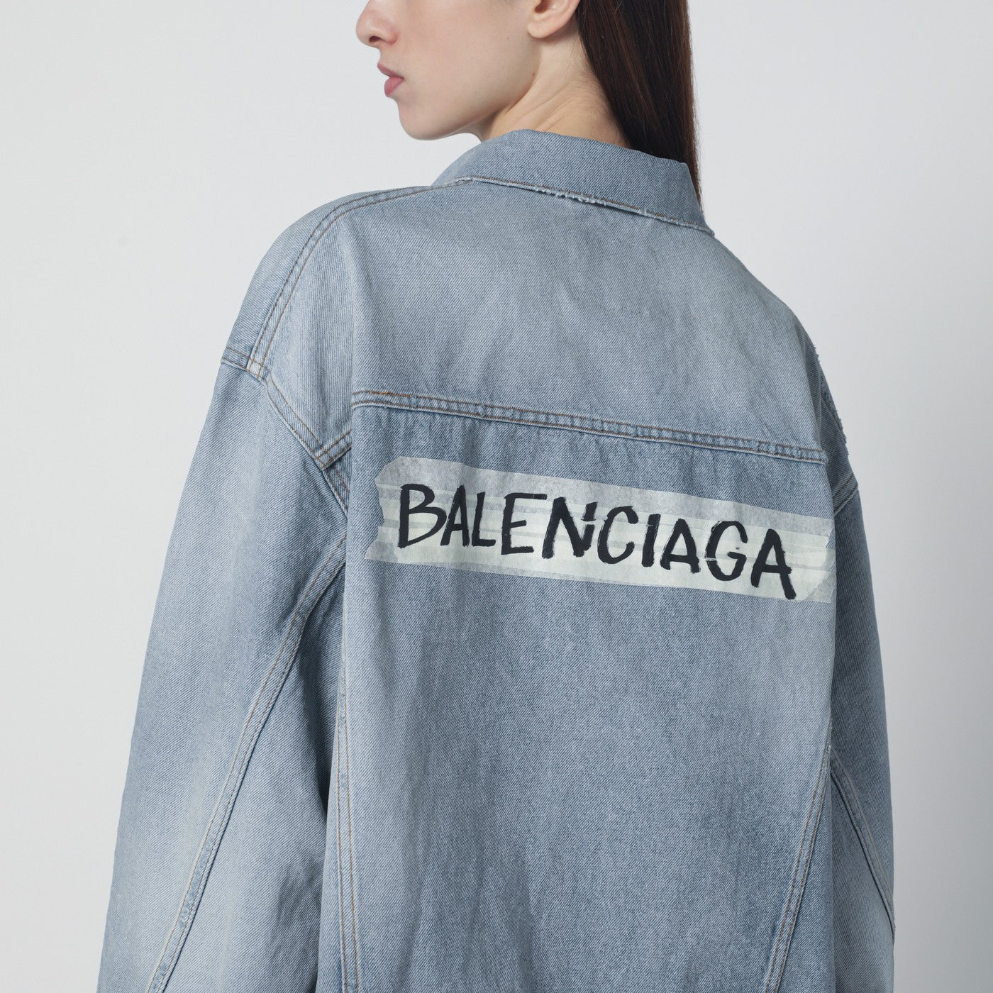 Giacca in denim azzurra effetto vintage