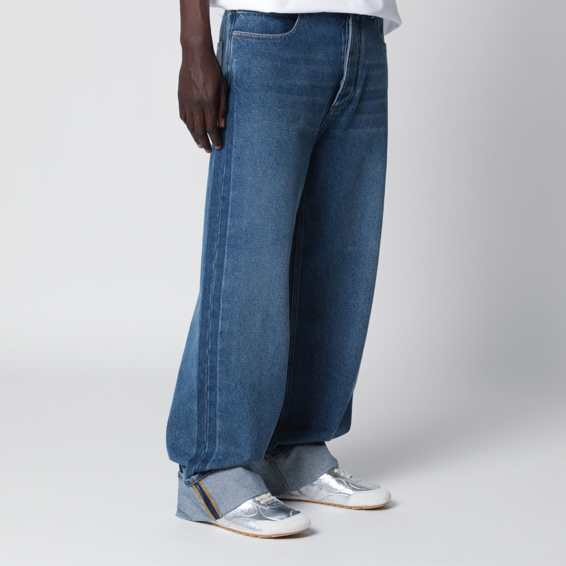 Jean ample en denim indigo à revers