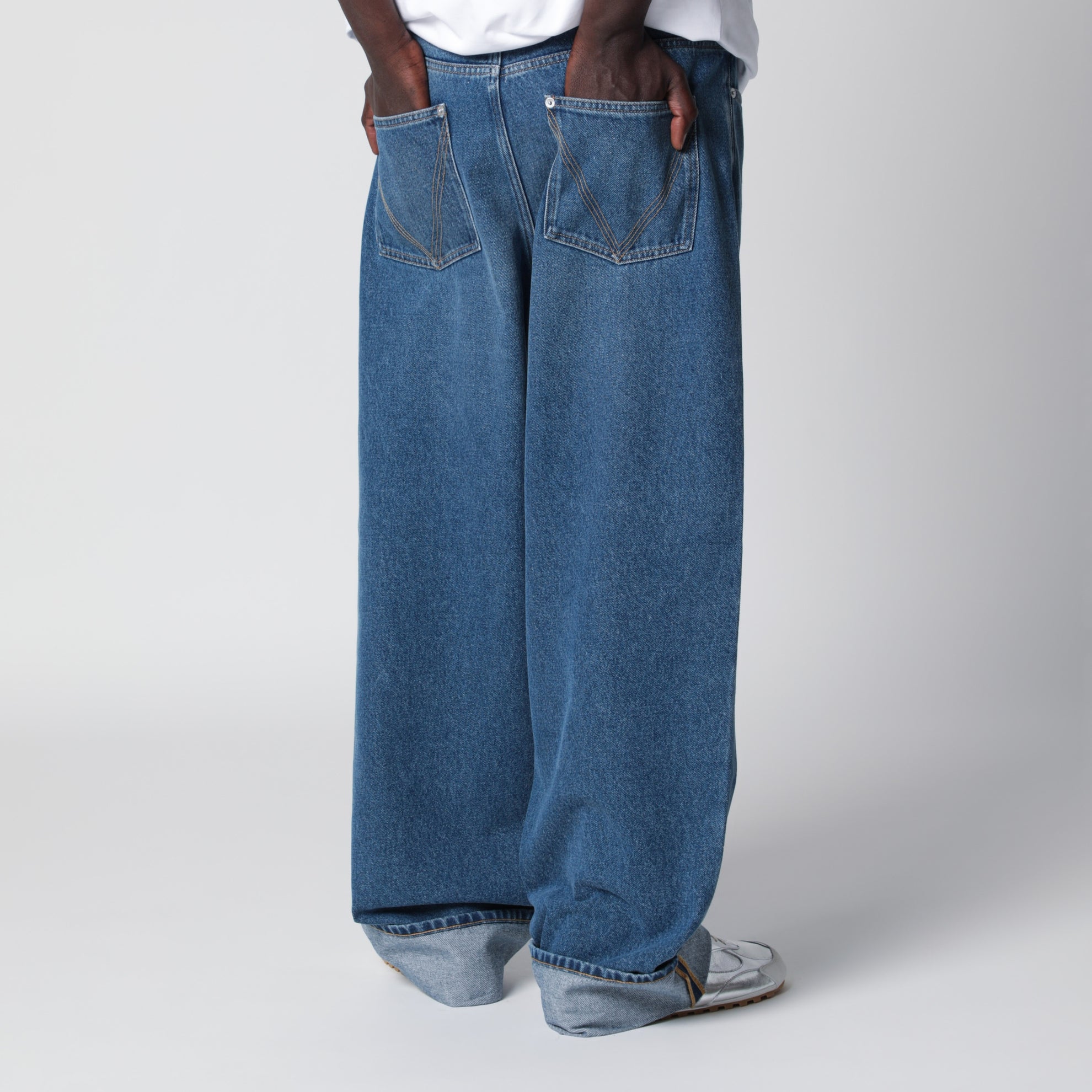 Jean ample en denim indigo à revers