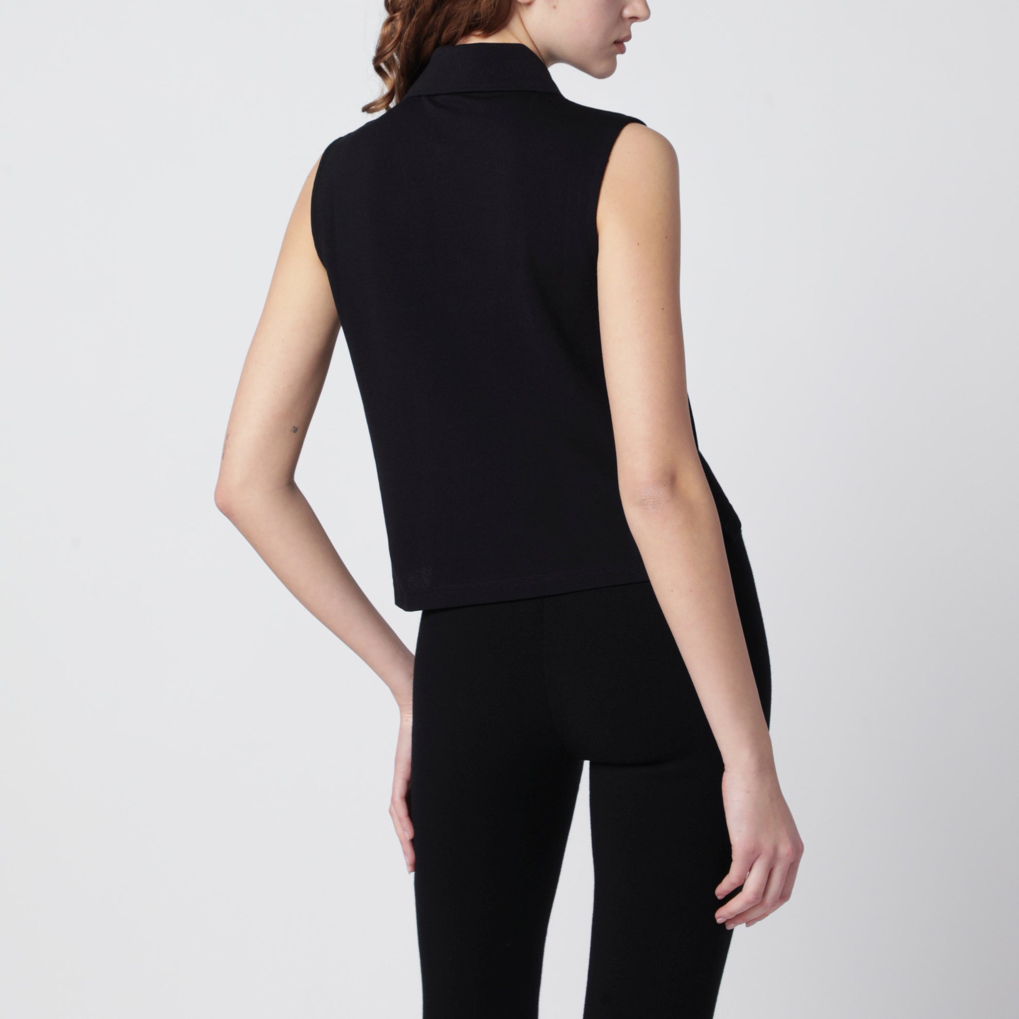 Polo smanicata nera con logo Cassandre