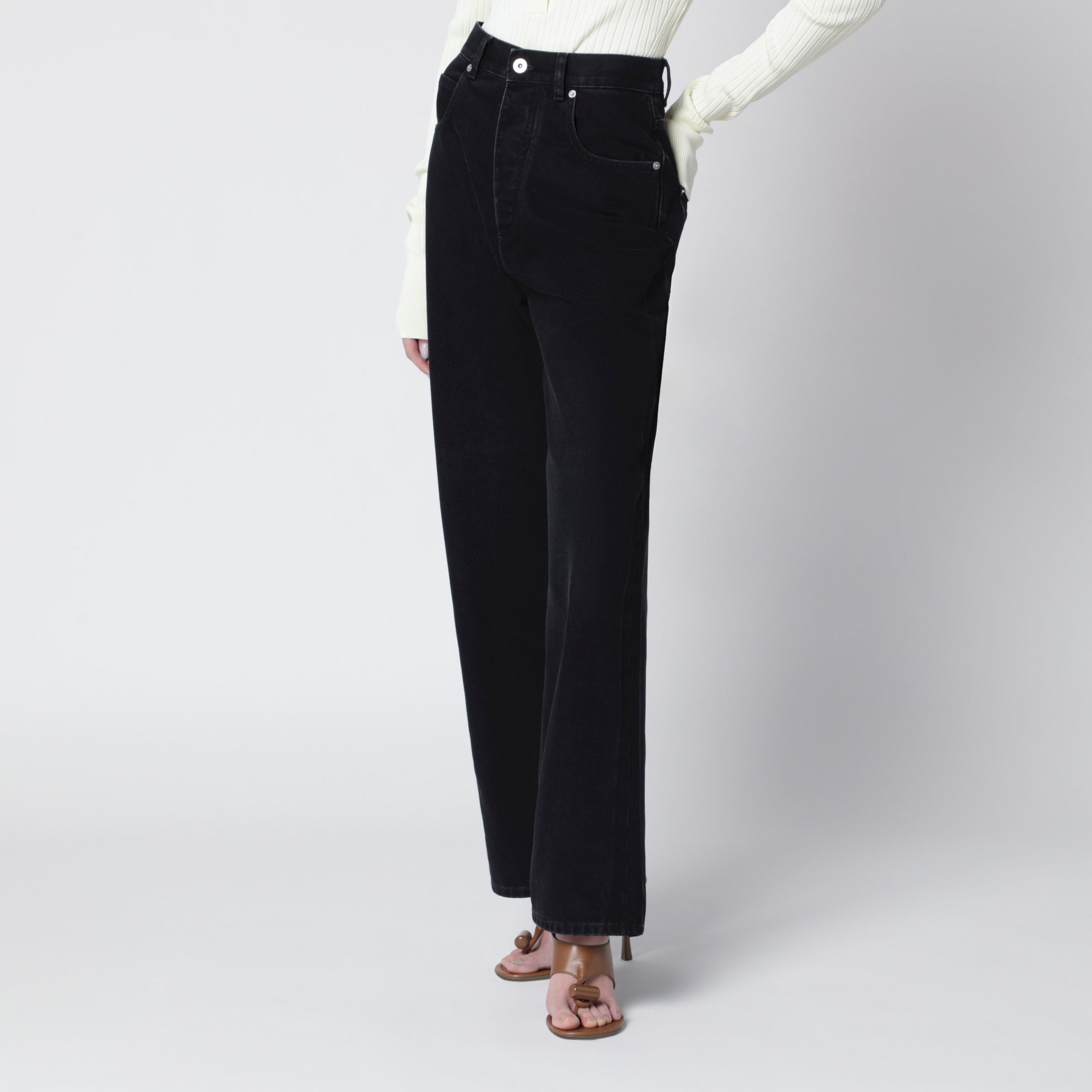 Wide-leg jeans in faded black