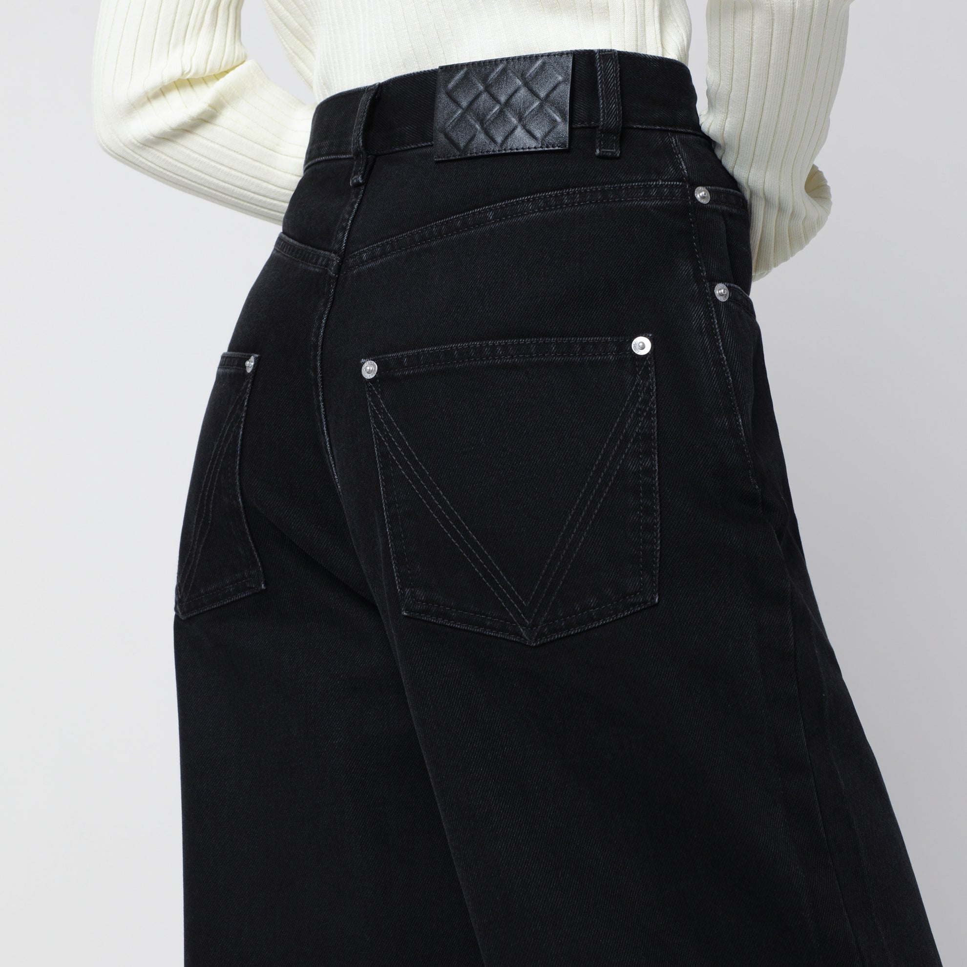 Wide-leg jeans in faded black