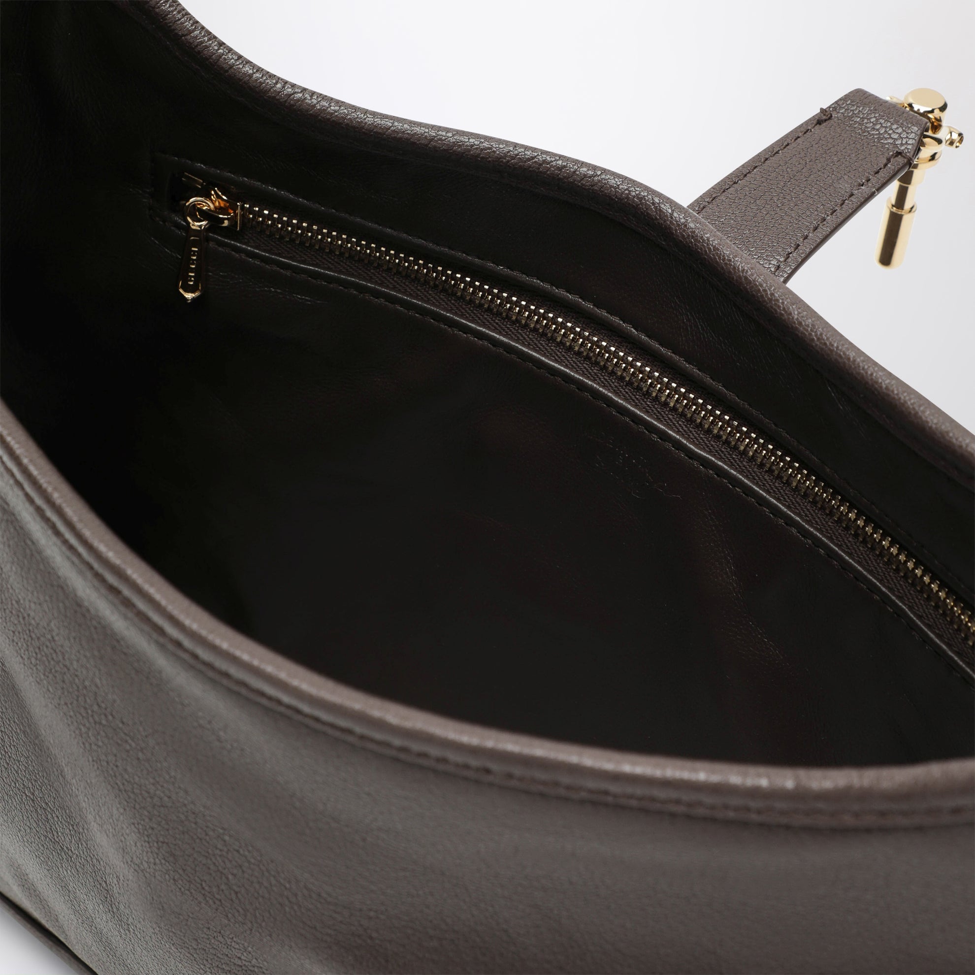 Medium Gucci Jackie 1961 shoulder bag in taupe