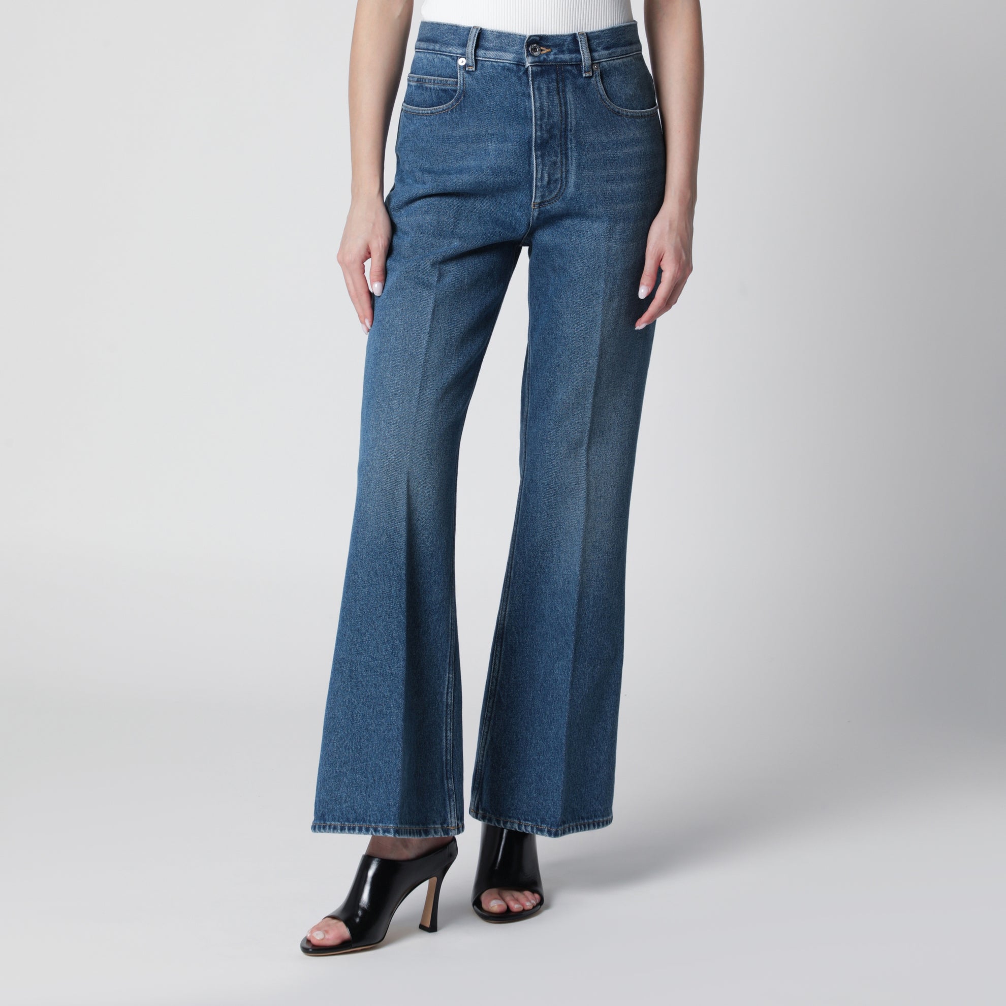 Jeans svasati a vita alta in denim indaco