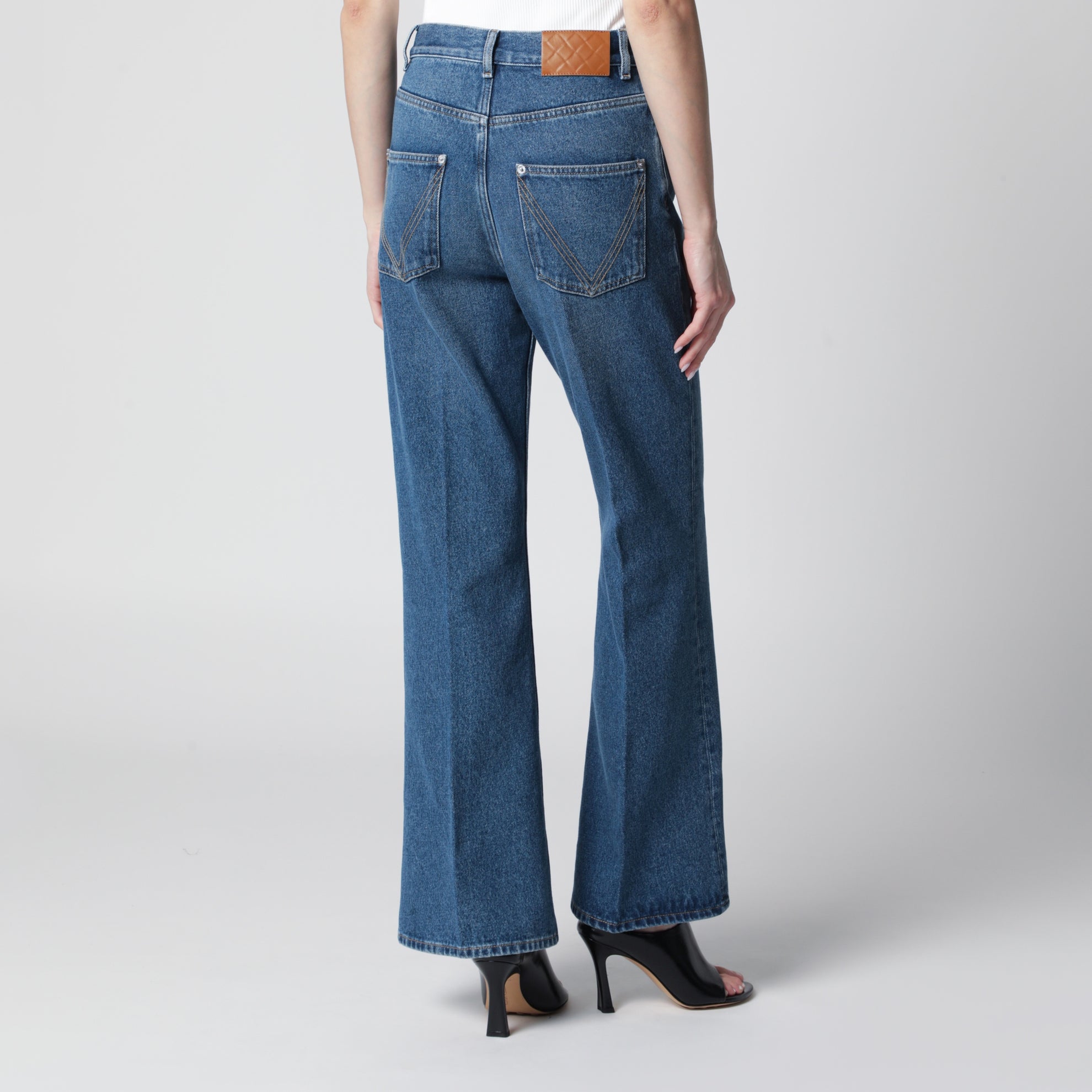 Jeans svasati a vita alta in denim indaco