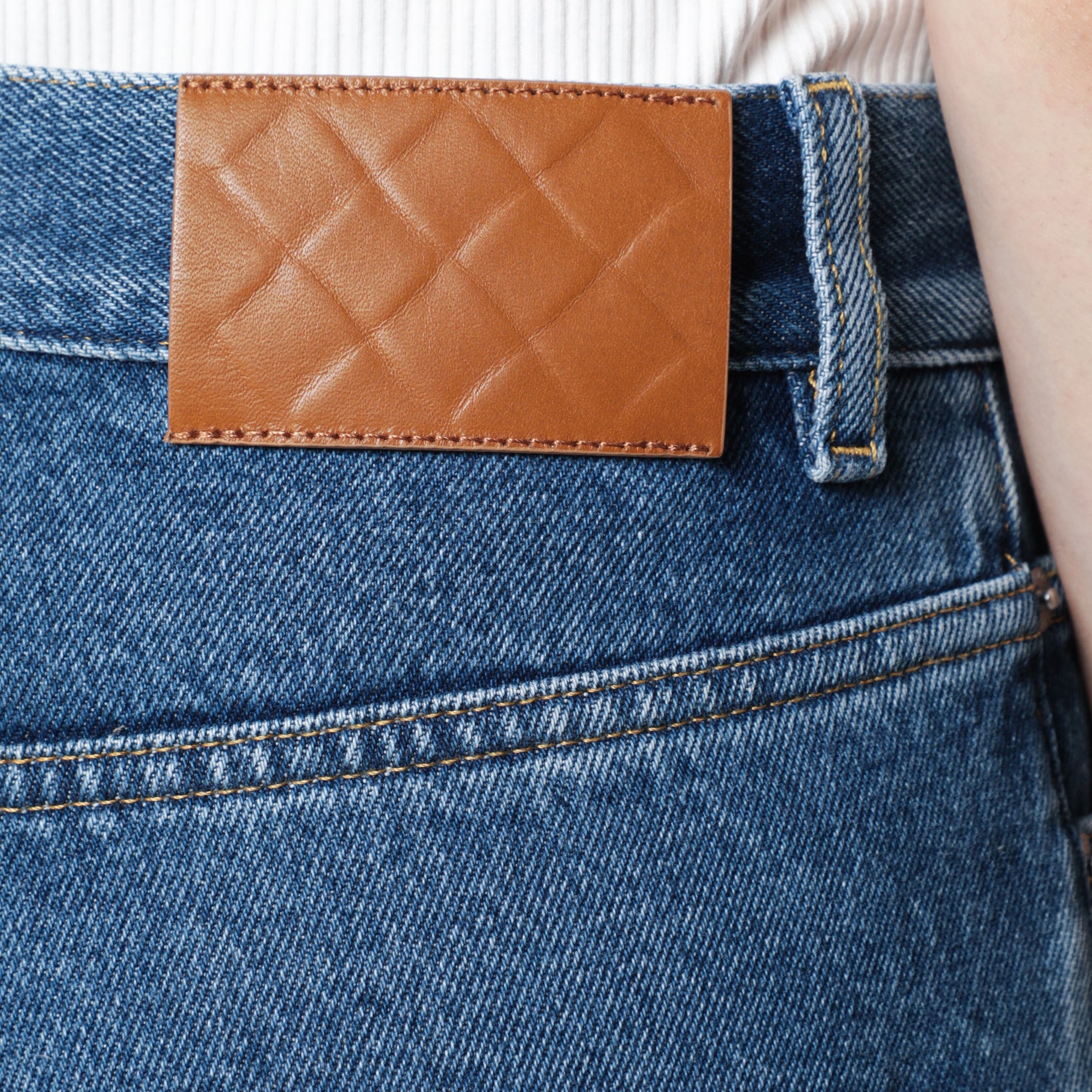 Jeans svasati a vita alta in denim indaco