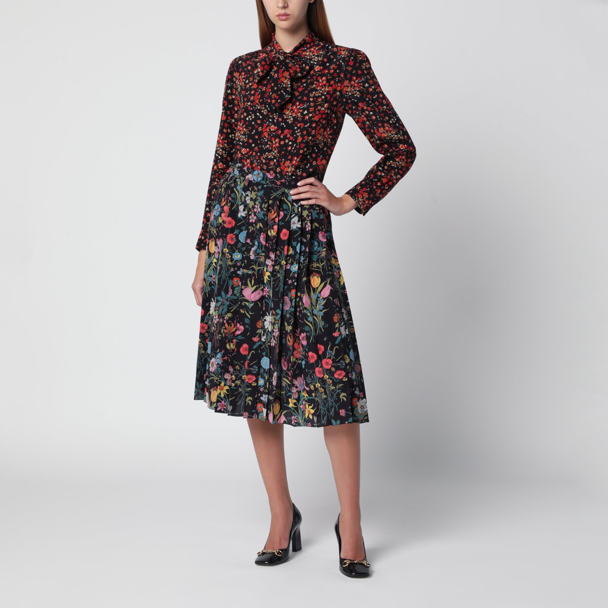 Printed silk shirt with bow in black/red