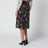 Plissierter Midirock aus Seide mit Flora-Print in Schwarz
