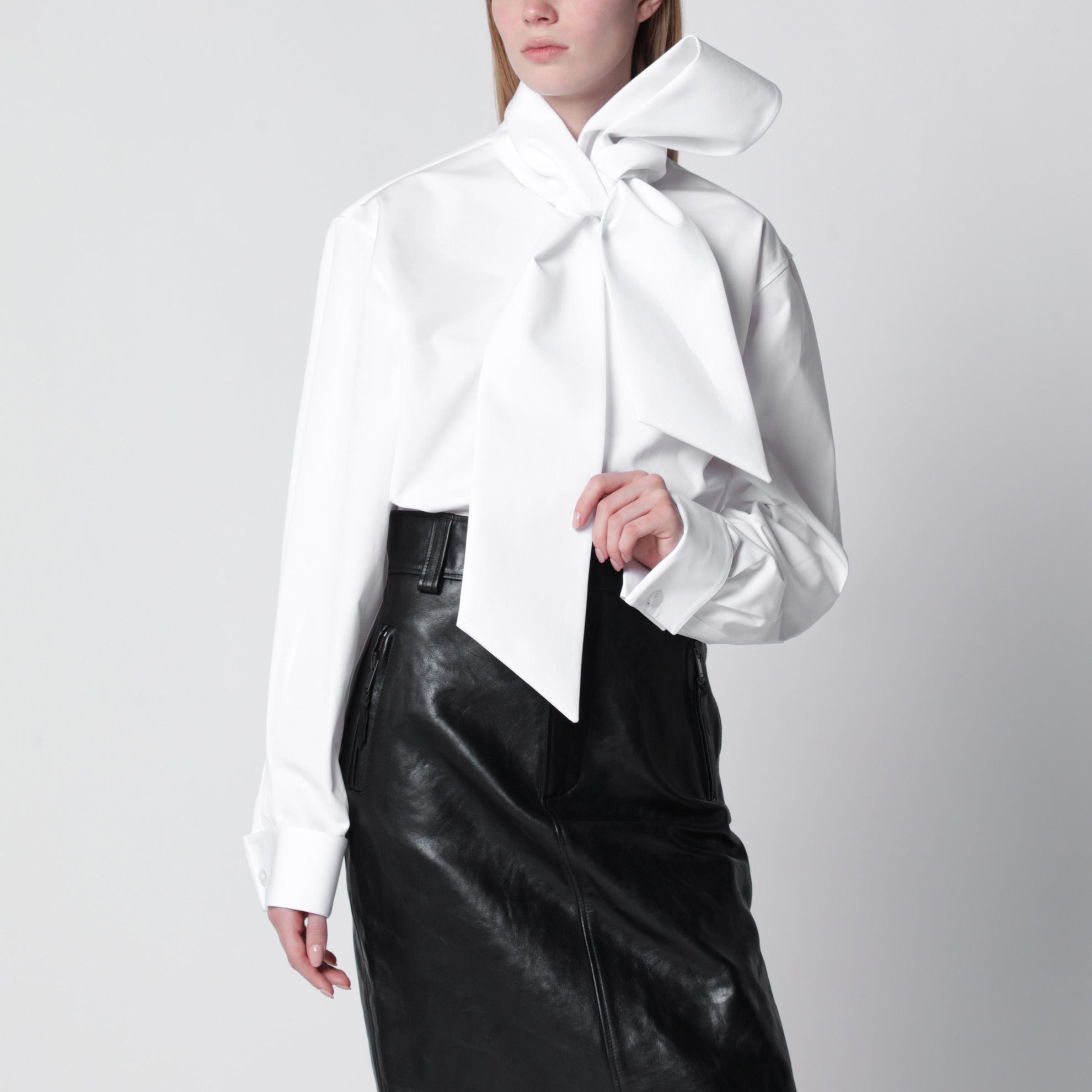 Chemise à col lavallière en popeline de coton blanche
