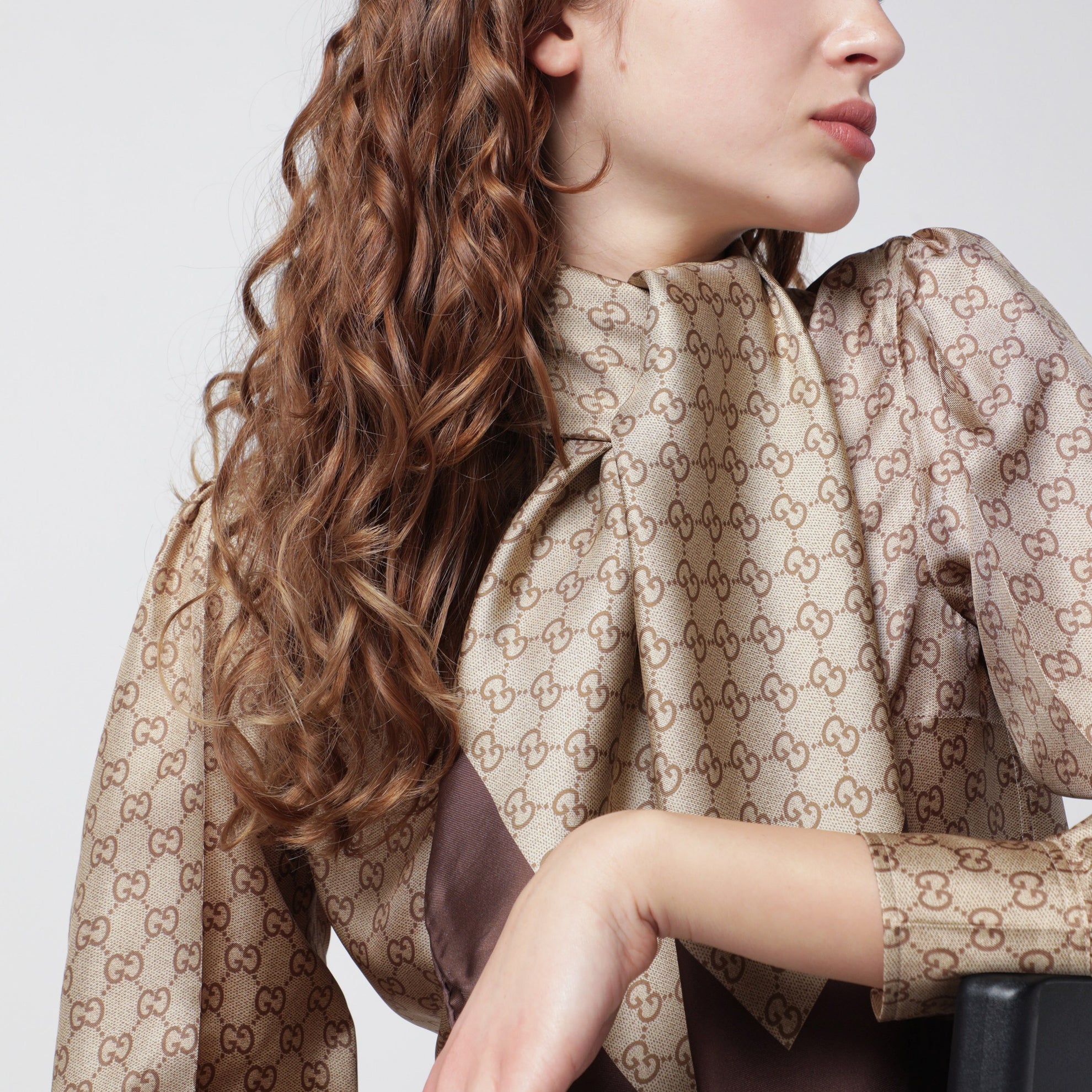 Carré in twill di seta stampata con stampa GG