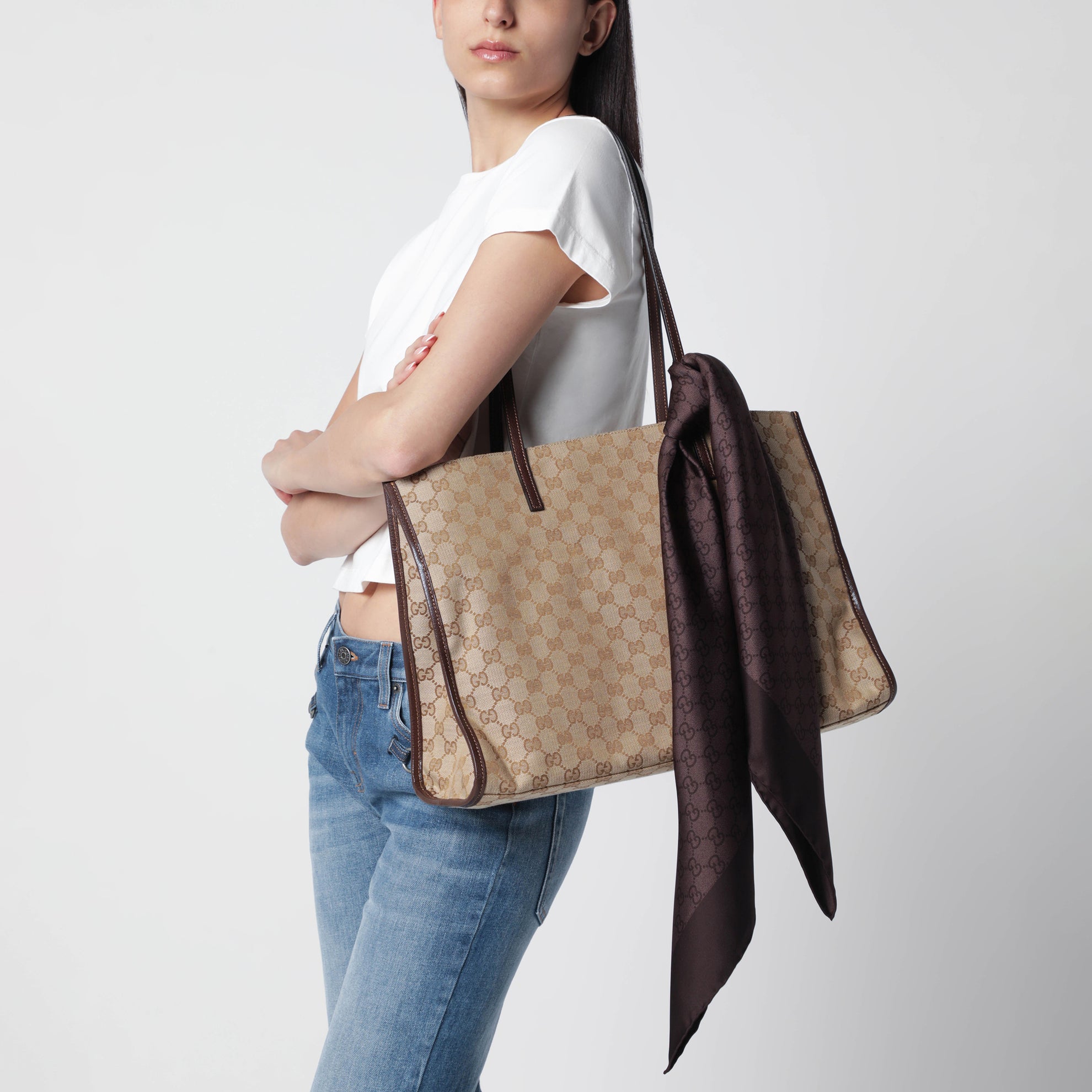 Bedrucktes Seidentwill-Tuch mit GG-Muster