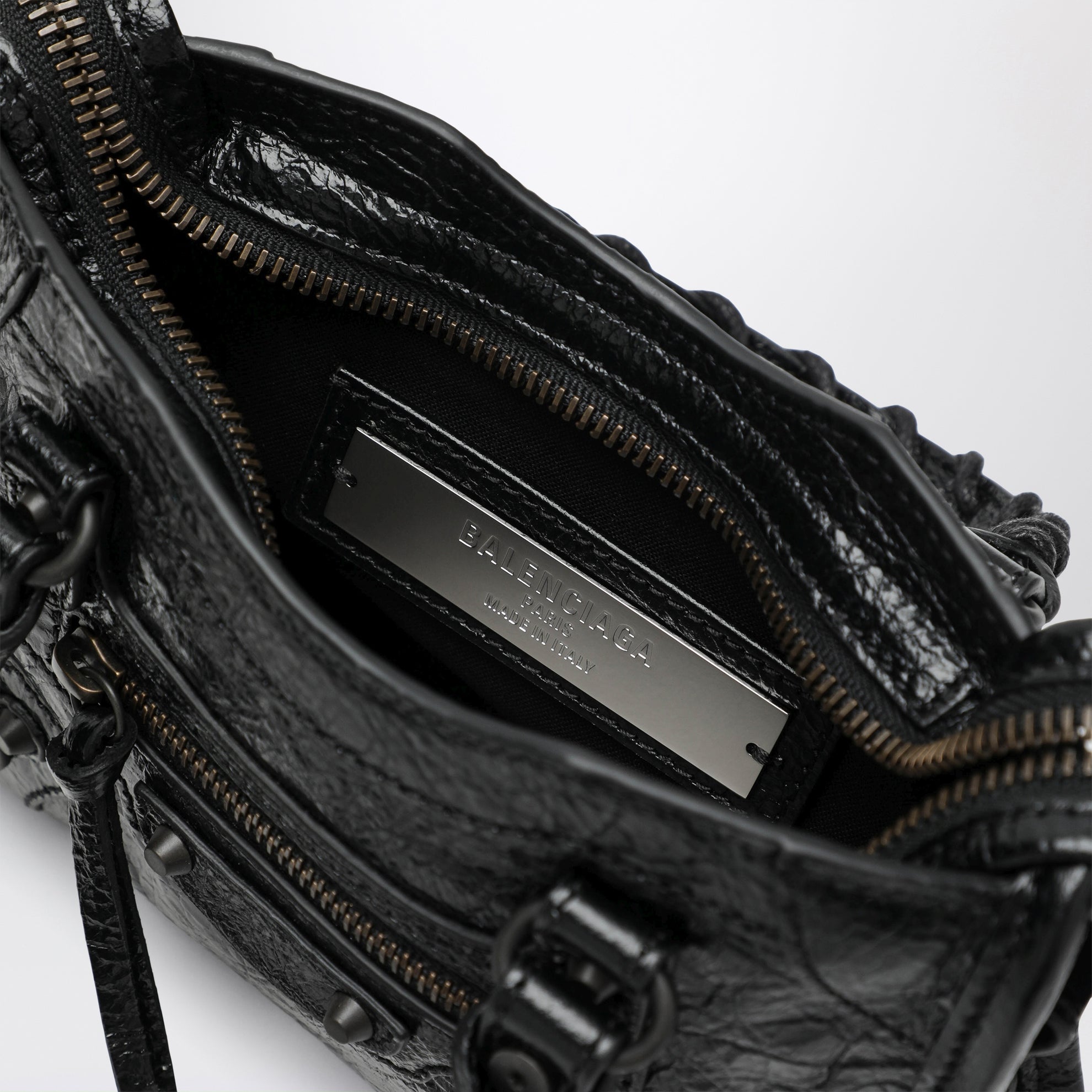 Sac Le City Nano en cuir d’agneau vert militaire