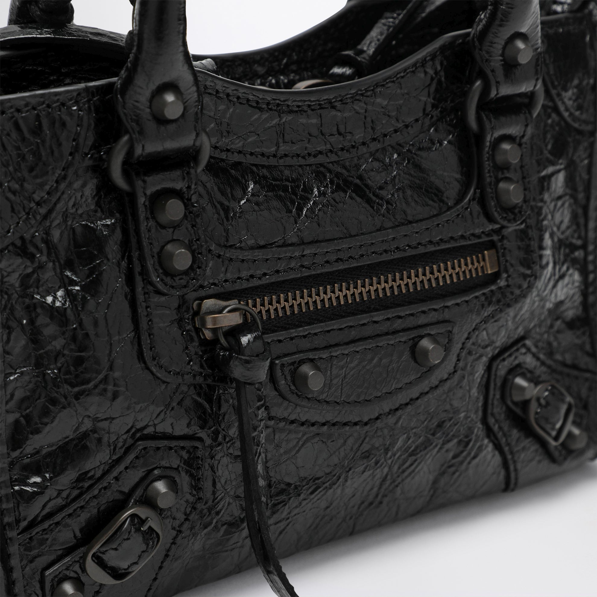 Sac Le City Nano en cuir d’agneau vert militaire