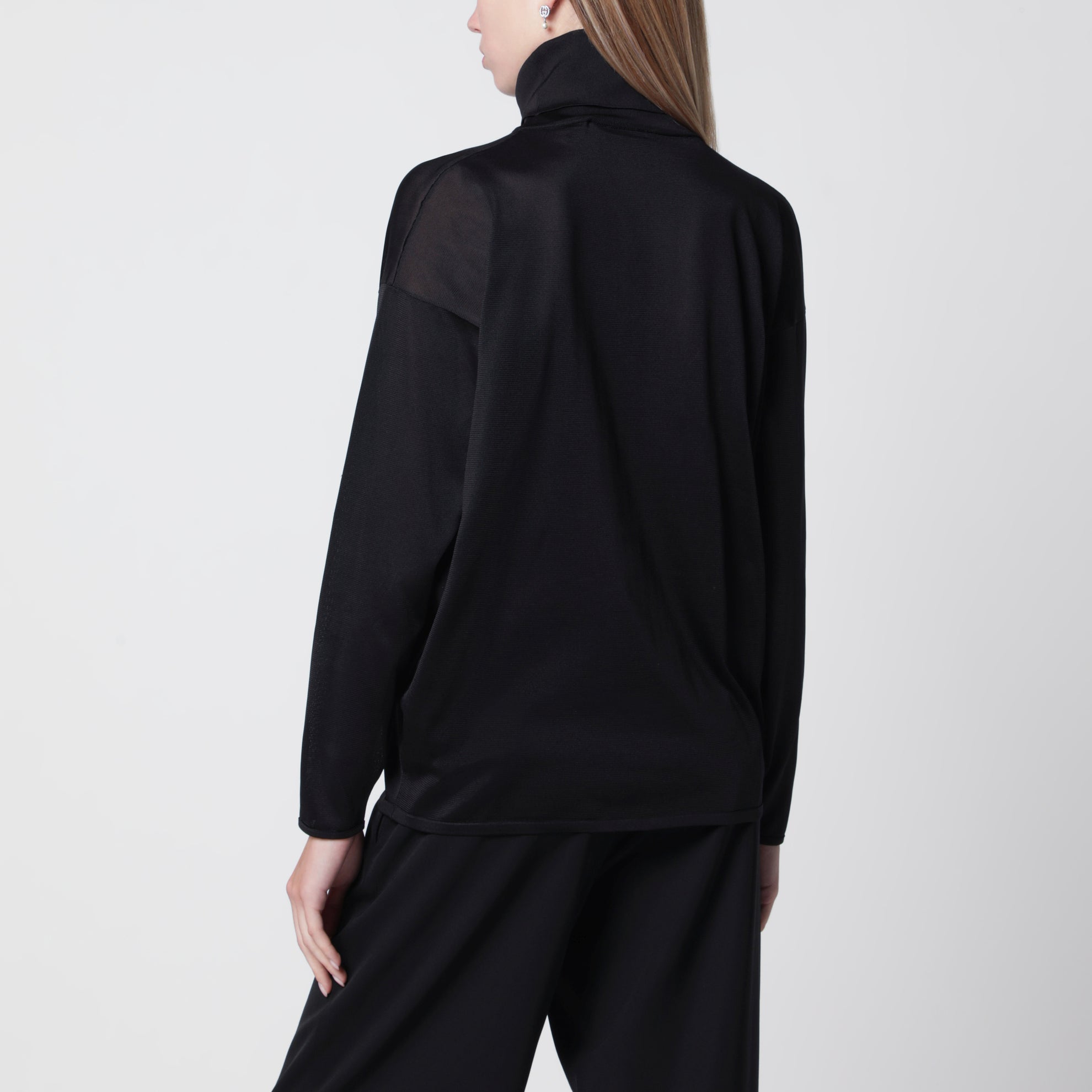 Pull à col roulé en soie noir