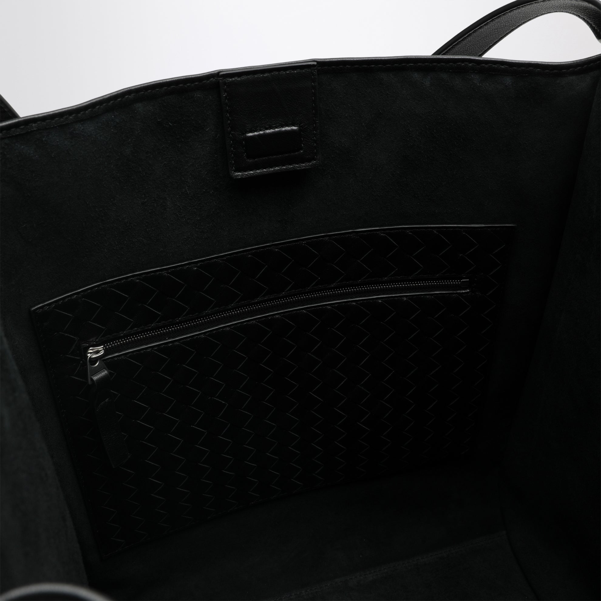 Corriere mittlere Tote aus geflochtenem Leder schwarz