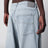 Weite Jeans aus hellblauem Denim