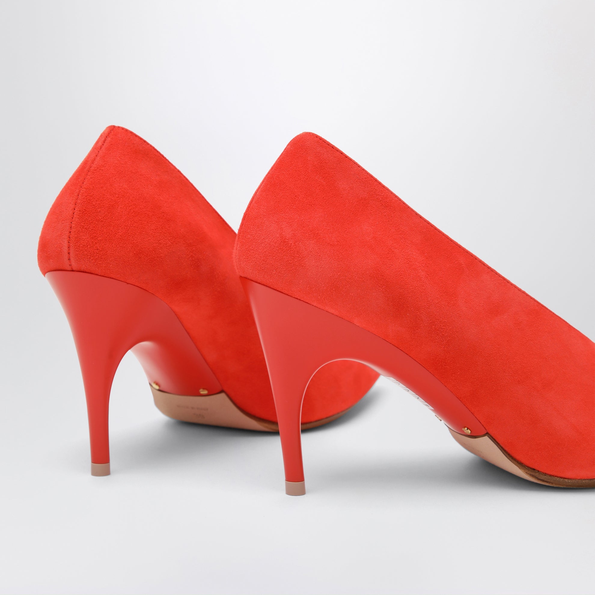 Duchesse 90 mm suede goatskin pumps in tangerine