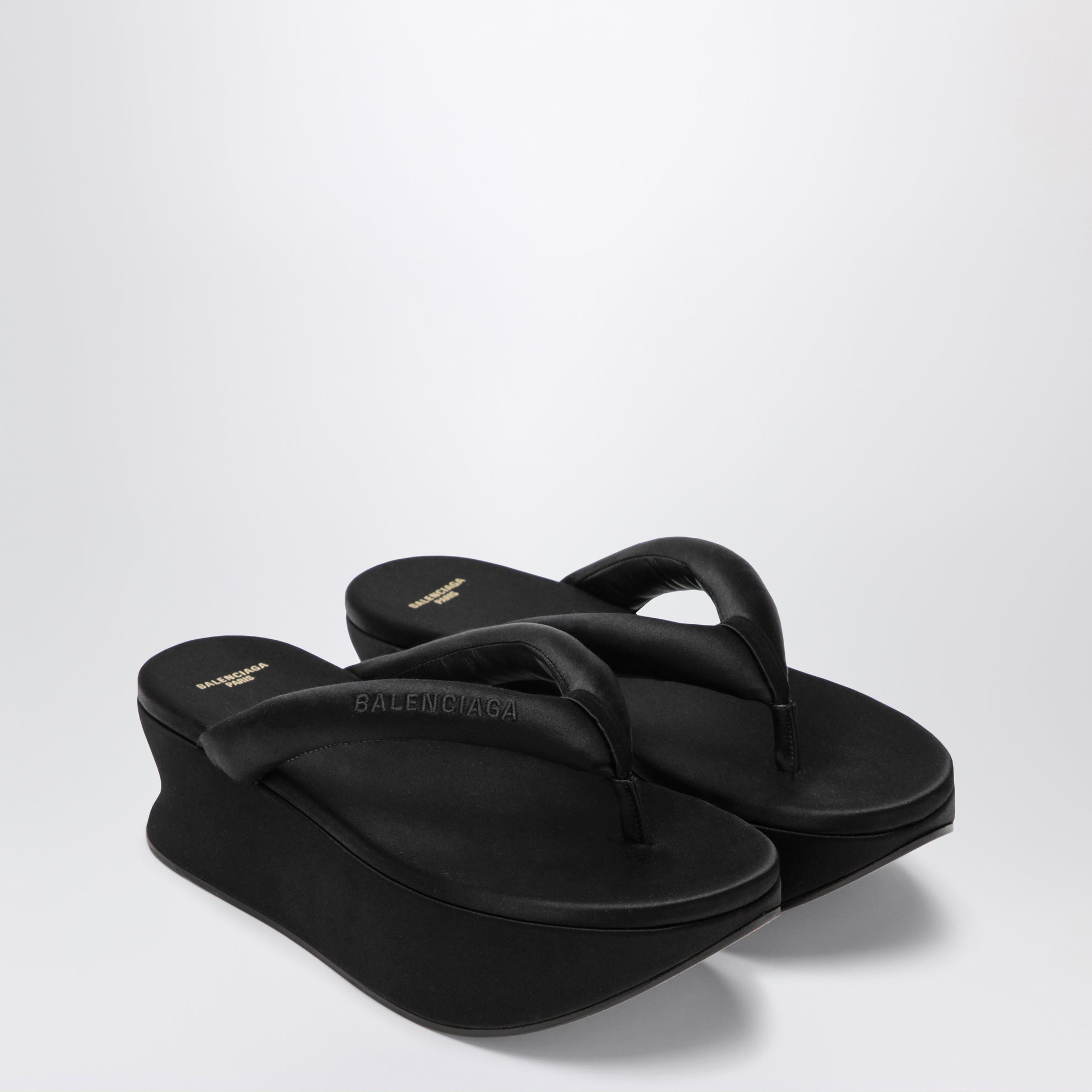 Tongs Gaeta en satin noir