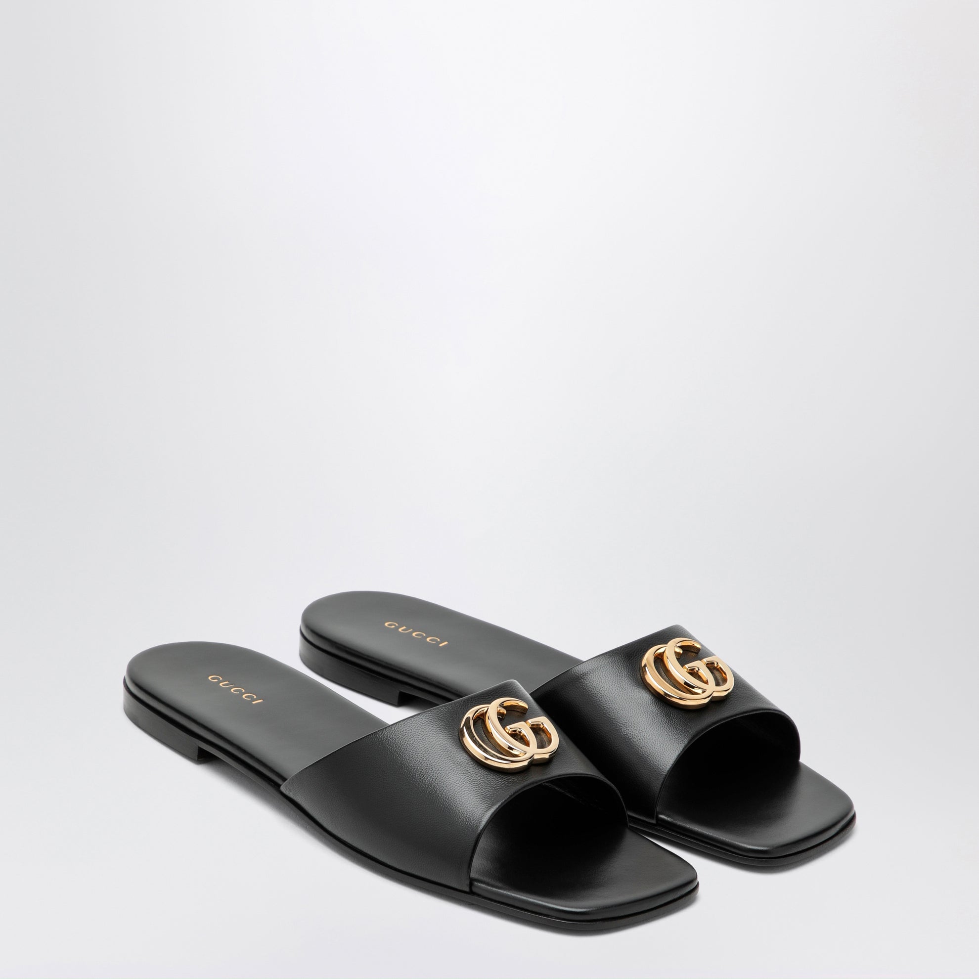 Double G Slides aus schwarzem Nappaleder