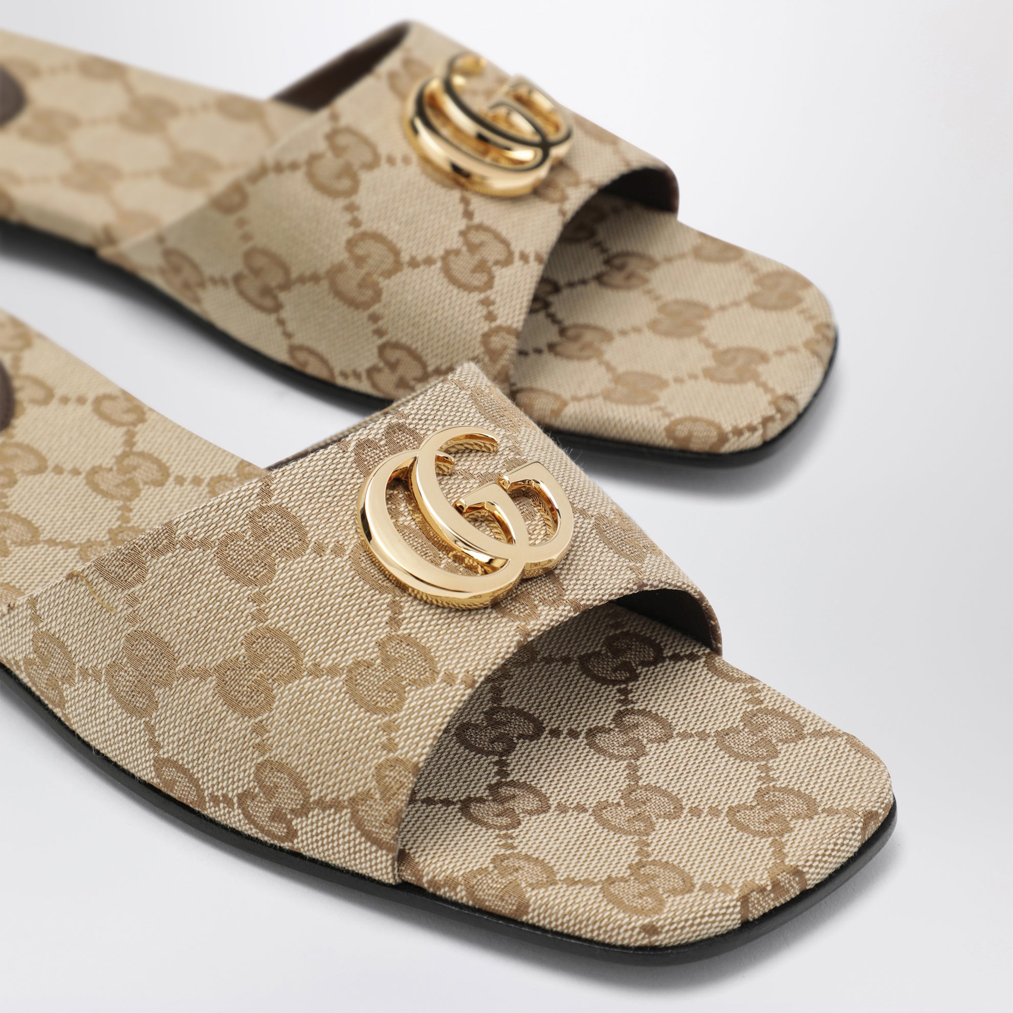Double G Slides aus GG-Canvas in Beige Sand