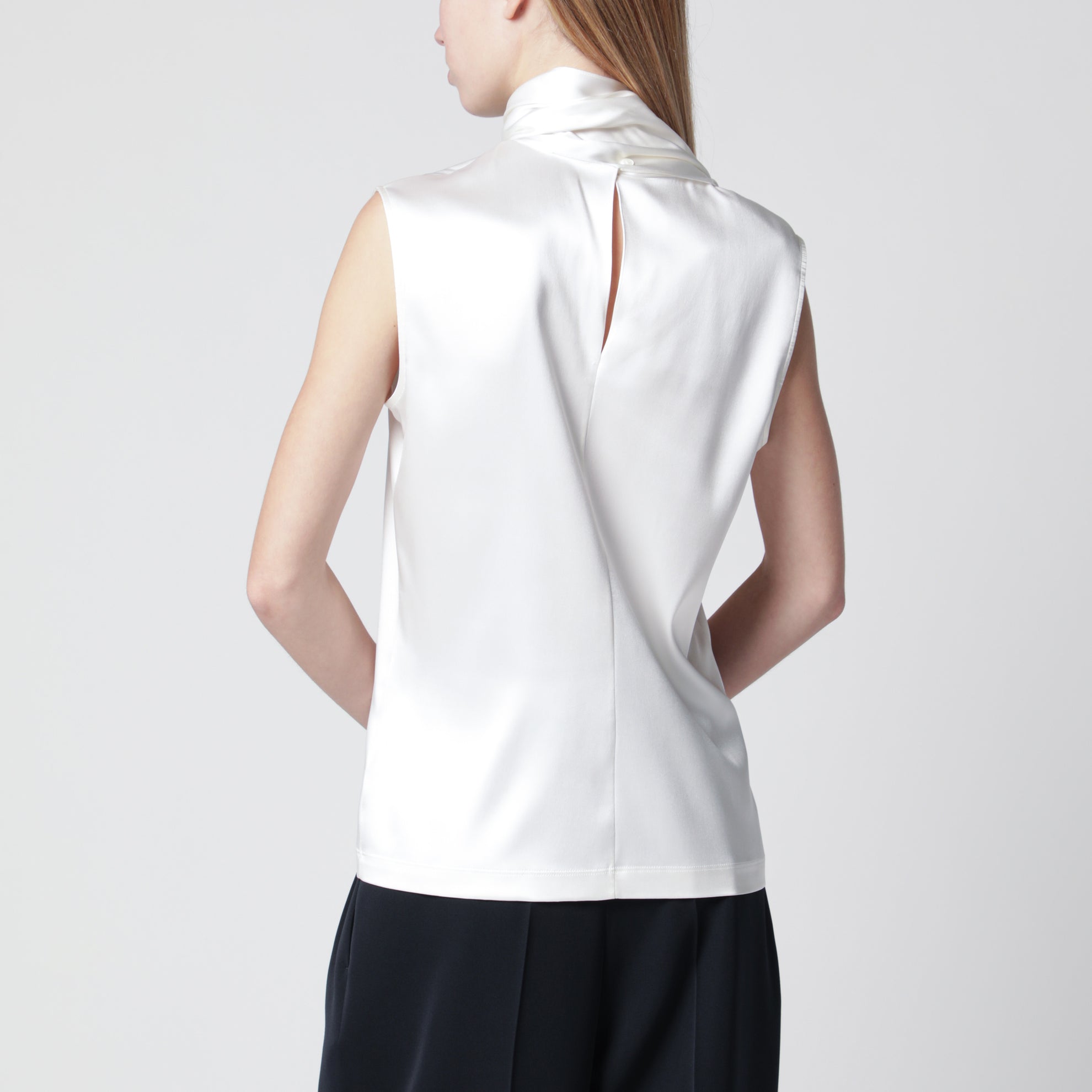 Top con sciarpa in satin di seta stretch bianco