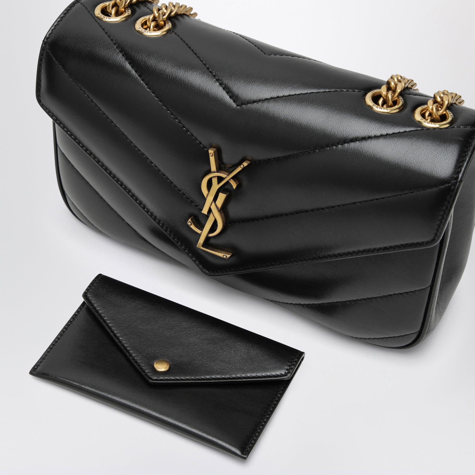 Loulou Schultertasche aus Leder mit Kettenriemen, schwarz
