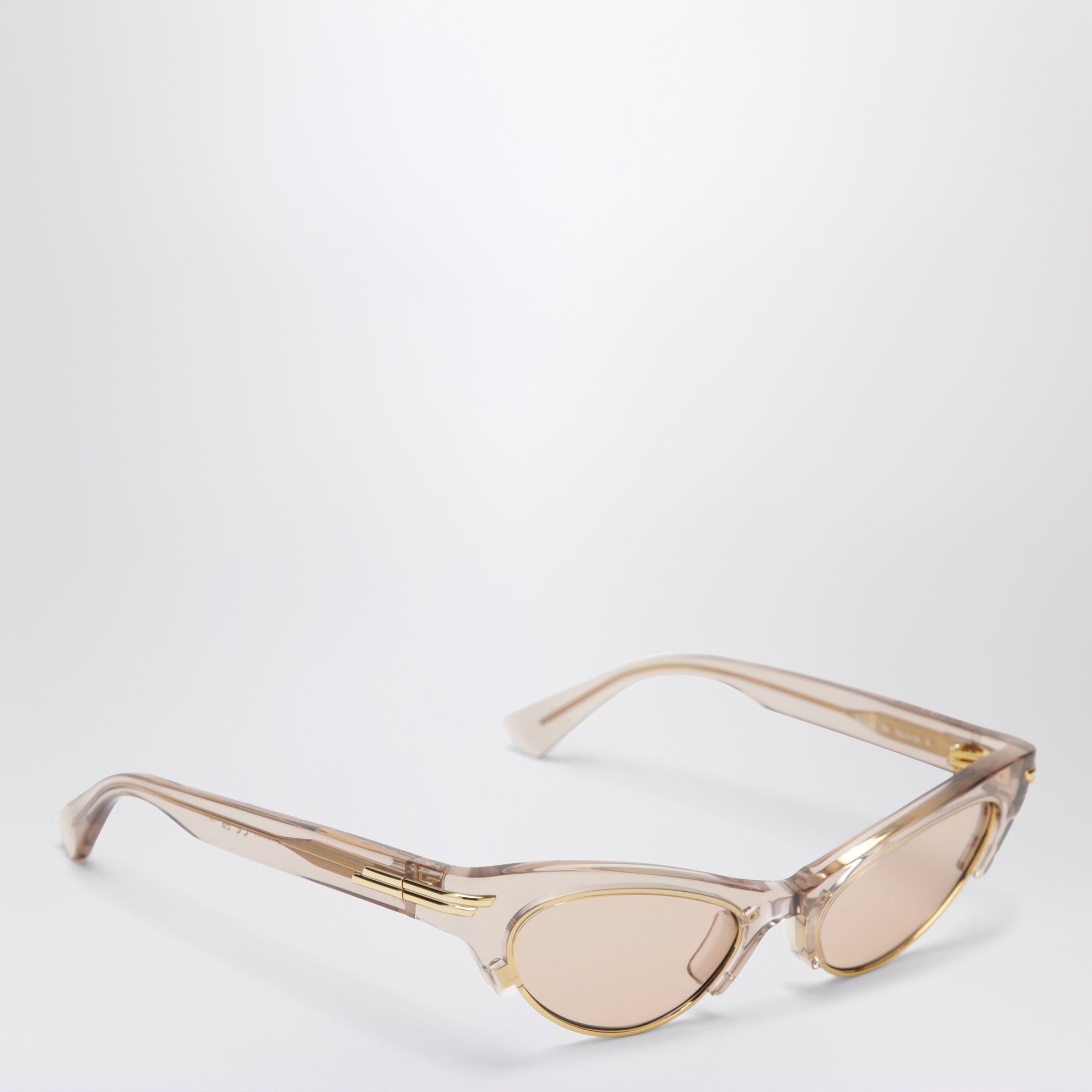 Angle cat-eye sunglasses in recycled acetate, brown