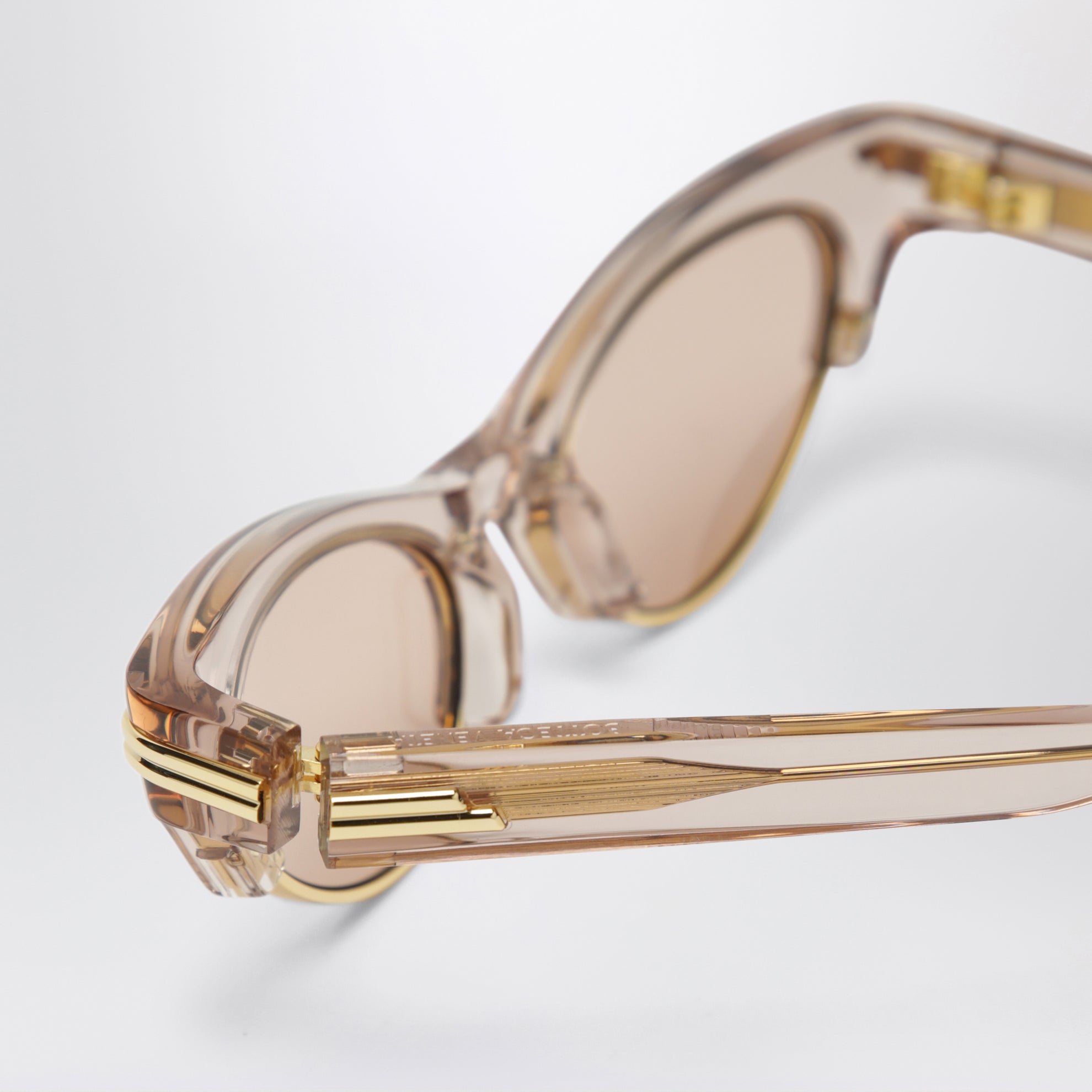Angle cat-eye sunglasses in recycled acetate, brown