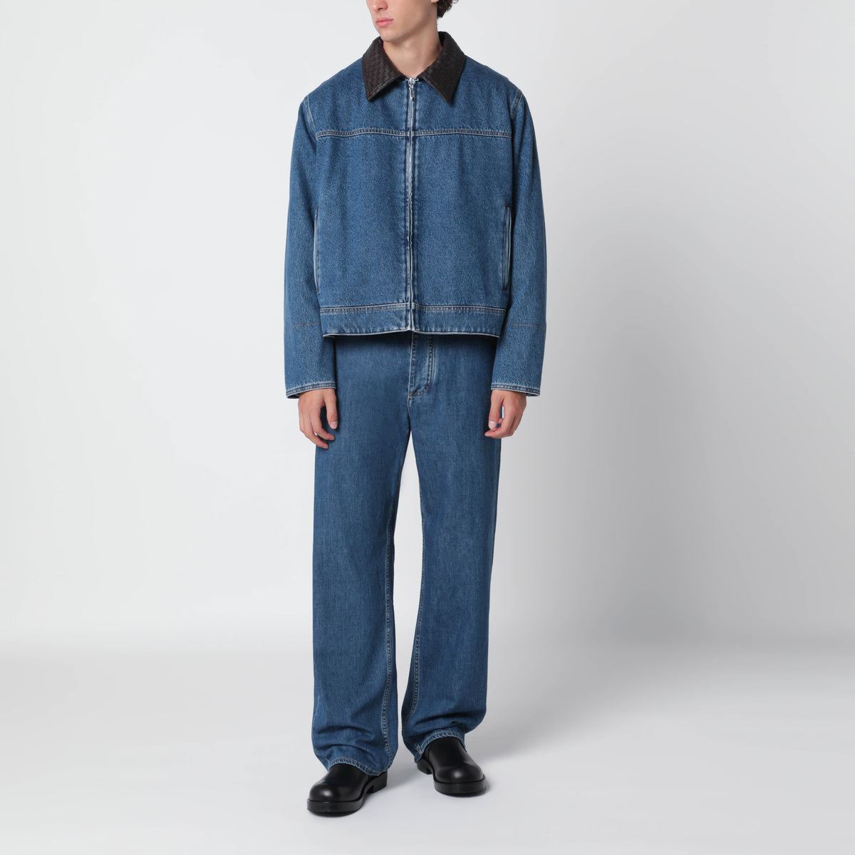 Blaue Denimjacke mit Intrecciato-Kragen