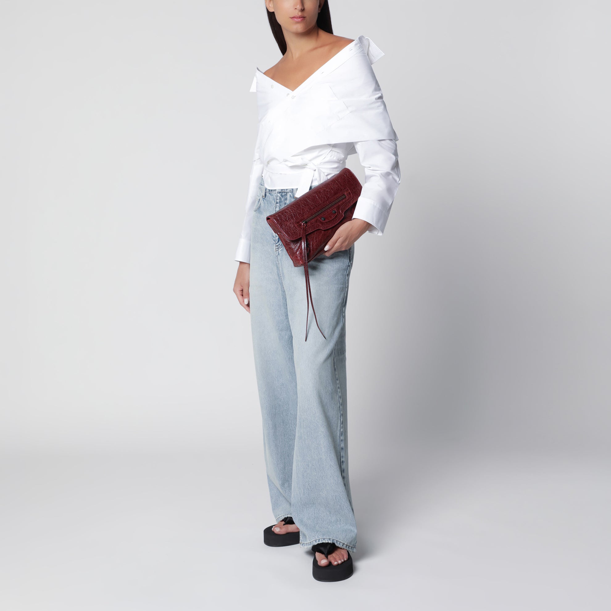 Le City pouch in Merlot leather