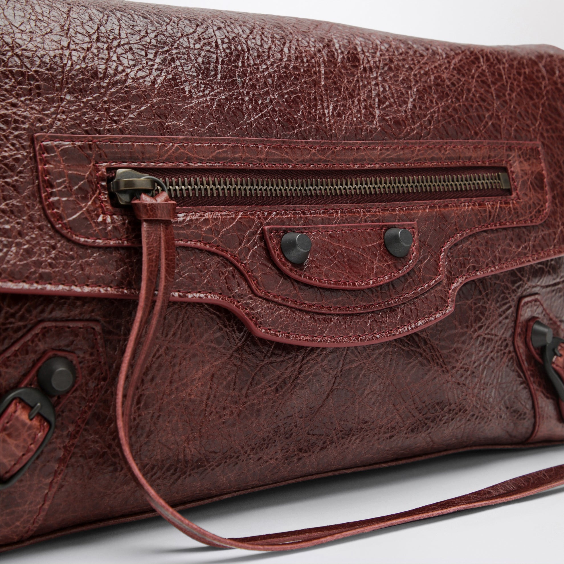 Le City pouch in Merlot leather