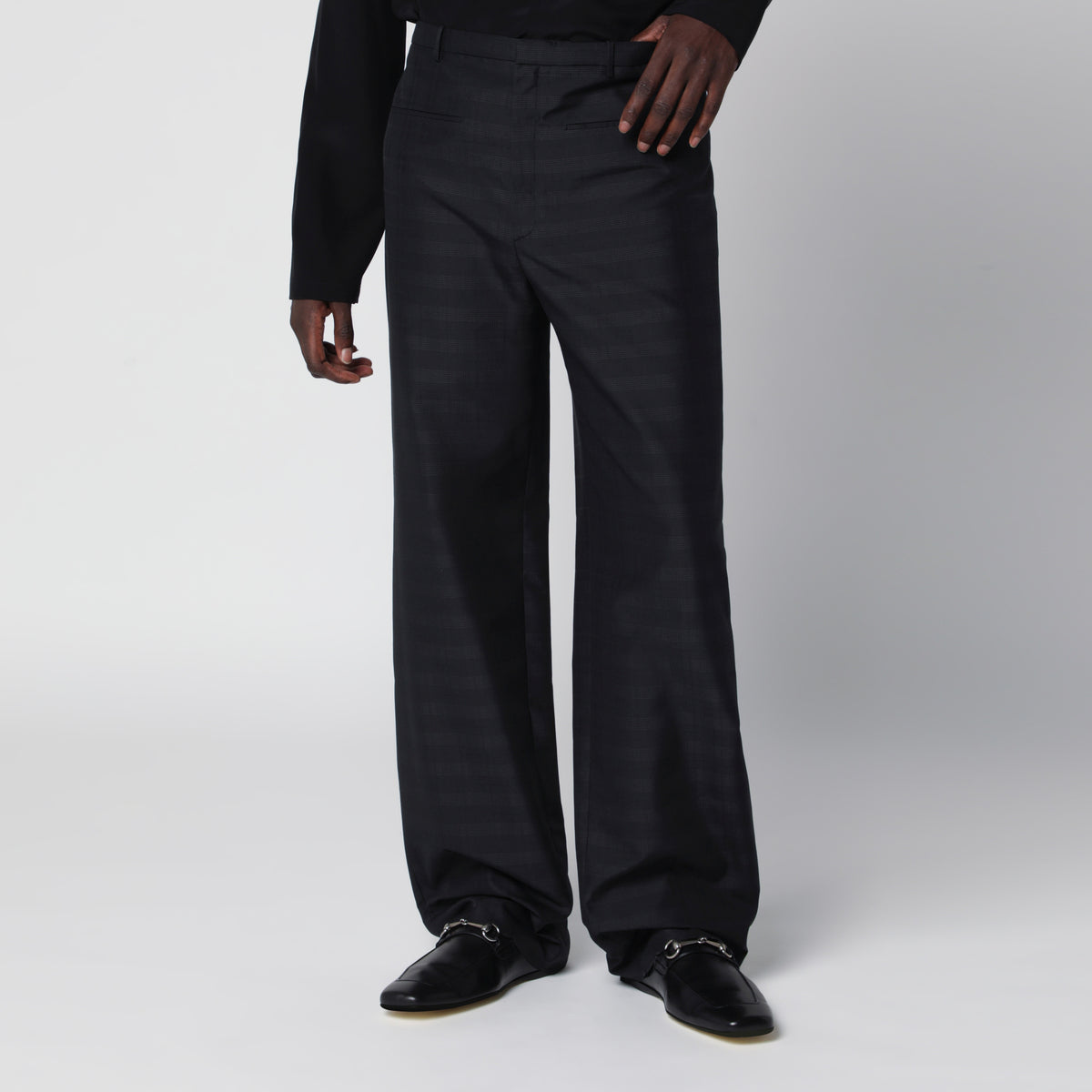 Pantalone ampio nero e grigio in seta