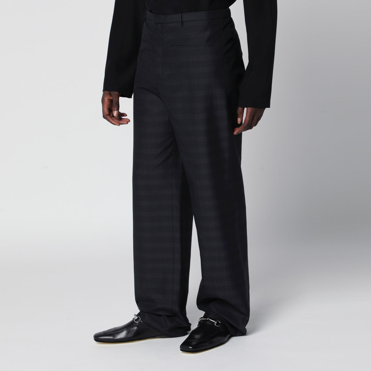Pantalone ampio nero e grigio in seta