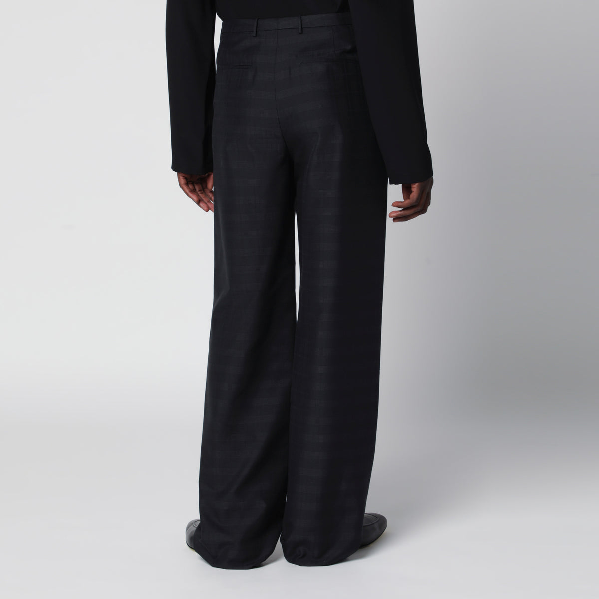 Pantalone ampio nero e grigio in seta