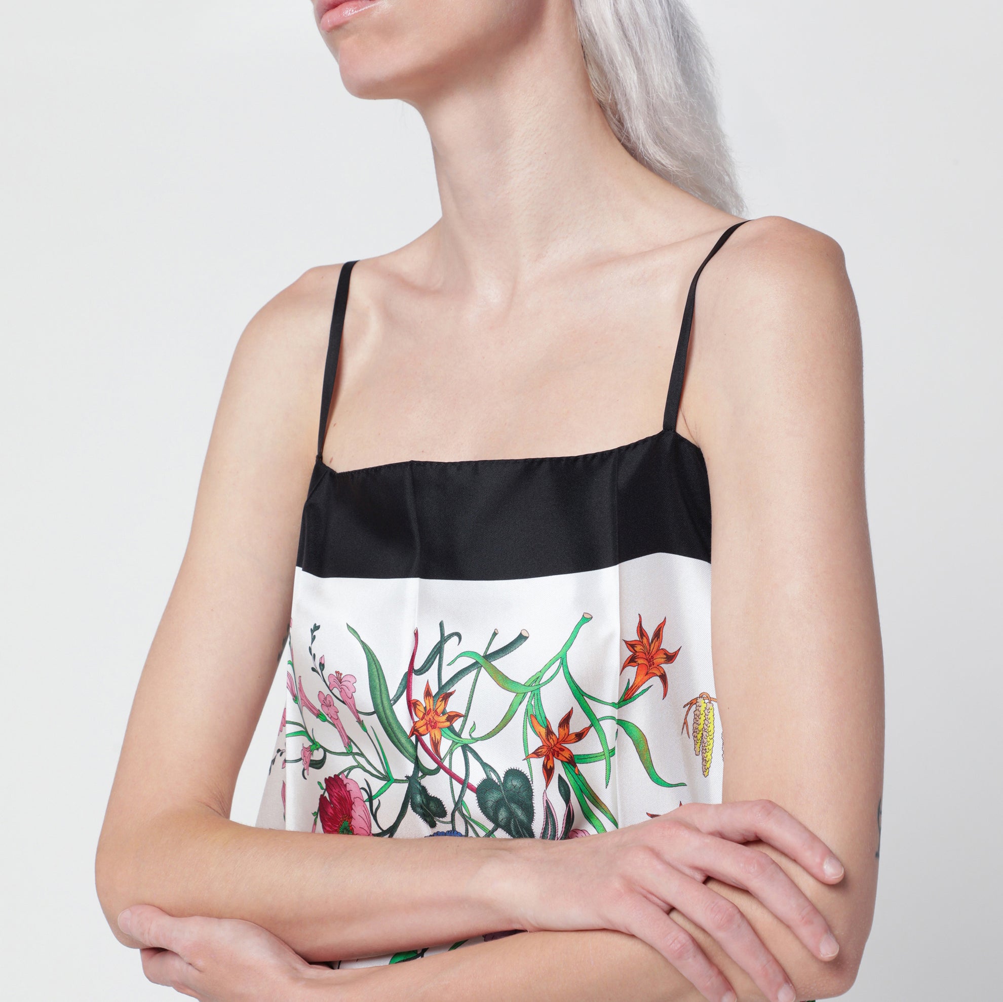 Robe blanche et noire en twill de soie