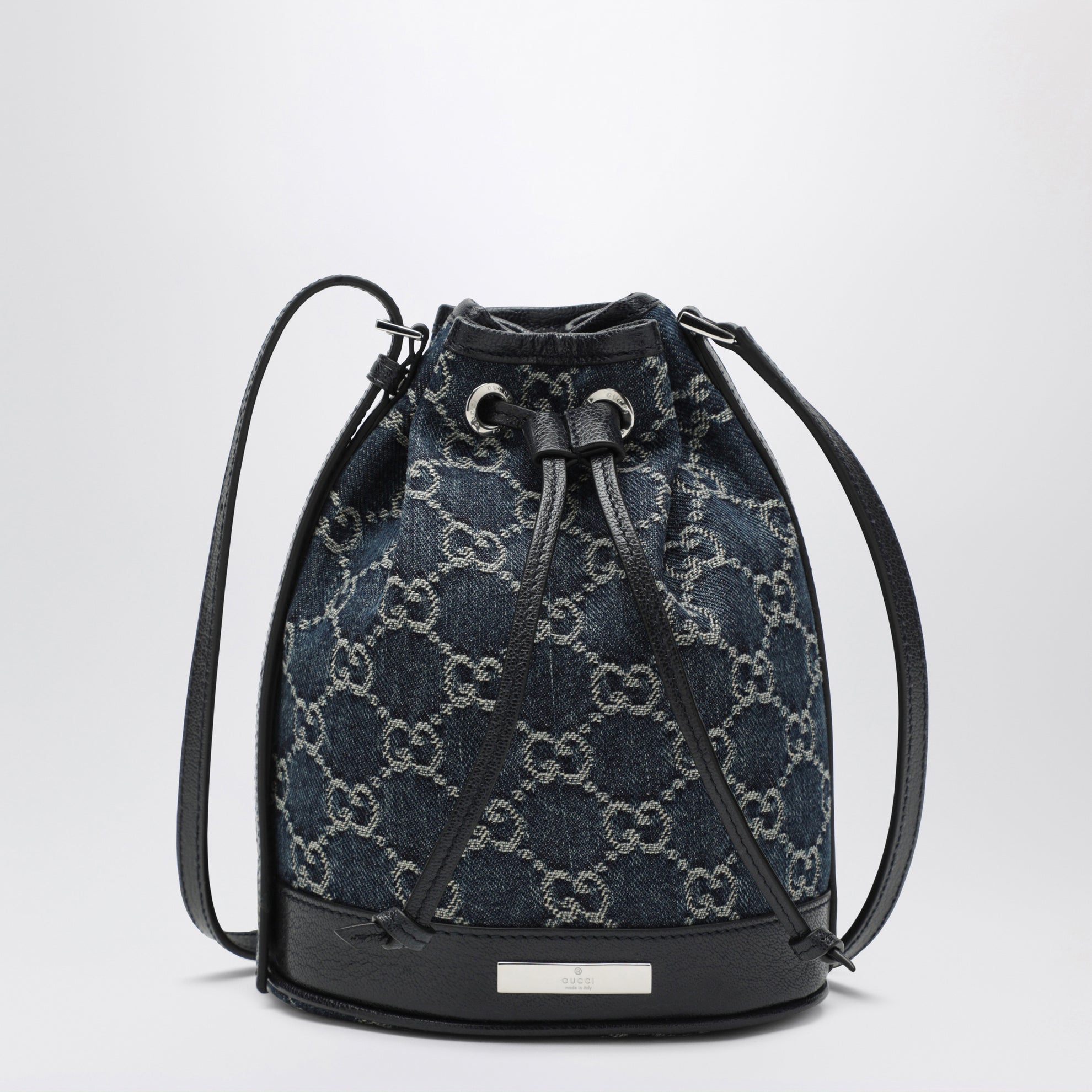 Mini borsa a secchiello in denim GG délavé blu