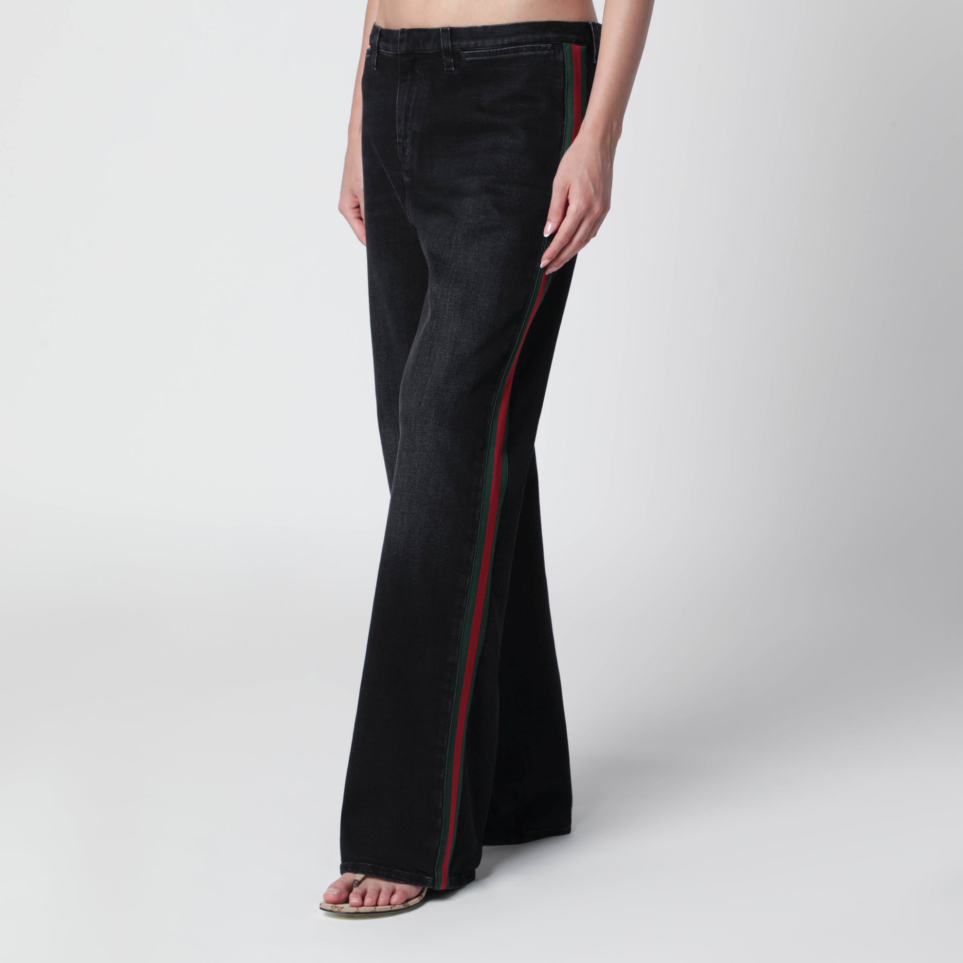 Gerade Jeans aus Stretch-Baumwolldenim in Schwarz