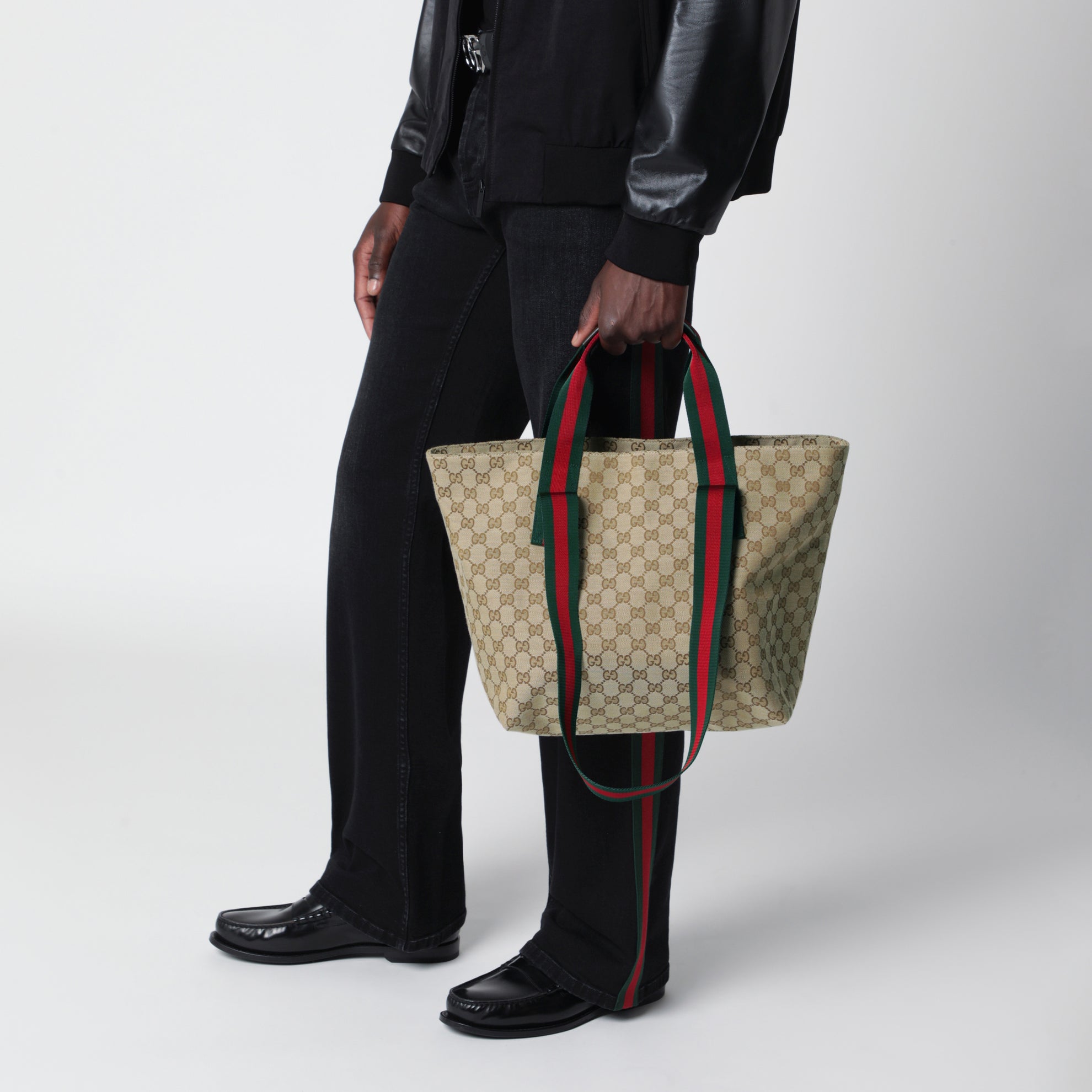 Shopping-Tasche in kleiner Größe aus GG-Gewebe in Sandbeige
