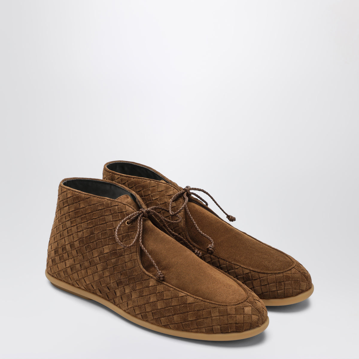 Braune Schnürschuhe aus Intreccio-Wildleder