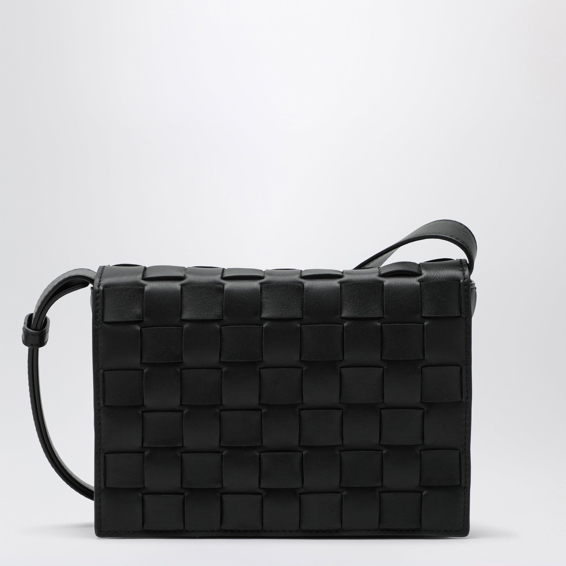 Borsa messenger Orto in pelle di vitello intrecciata nera