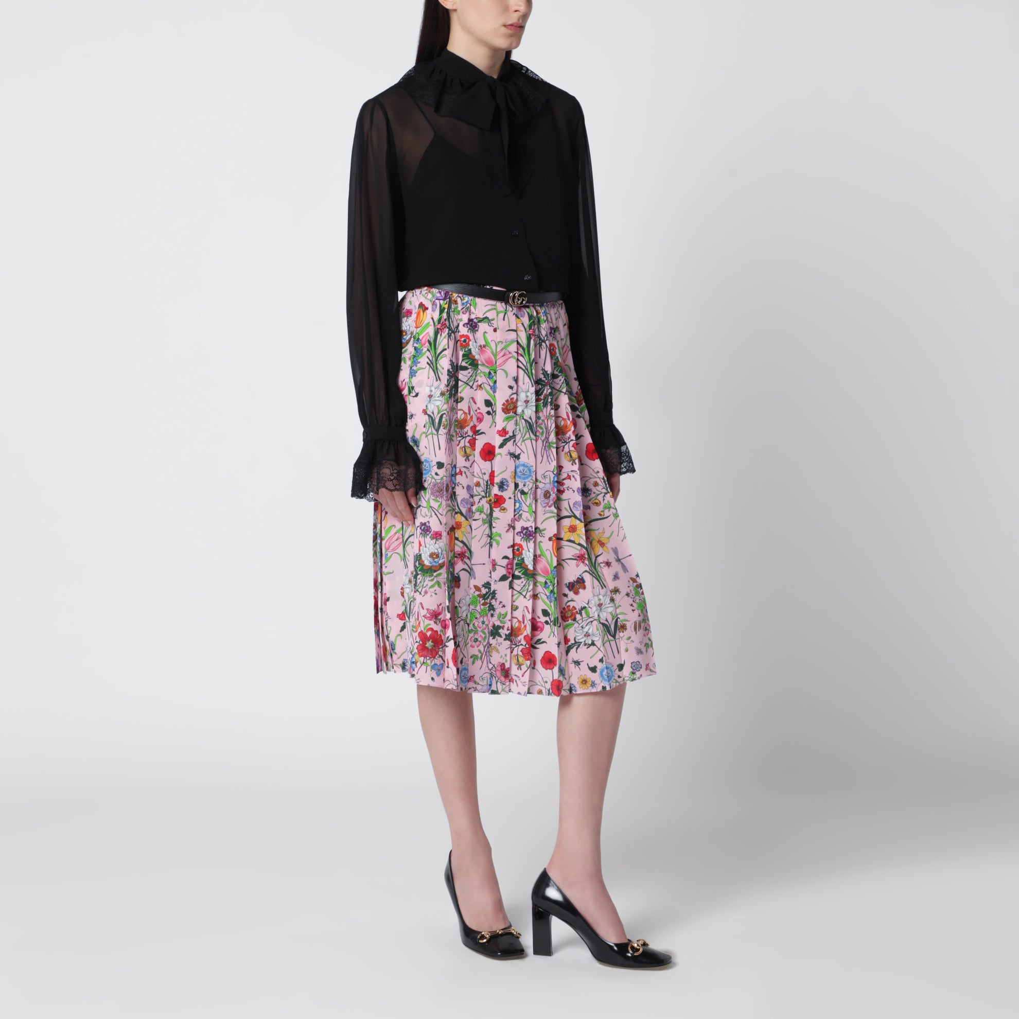 Seidengeorgette-Bluse mit Spitze und Schleife in Schwarz