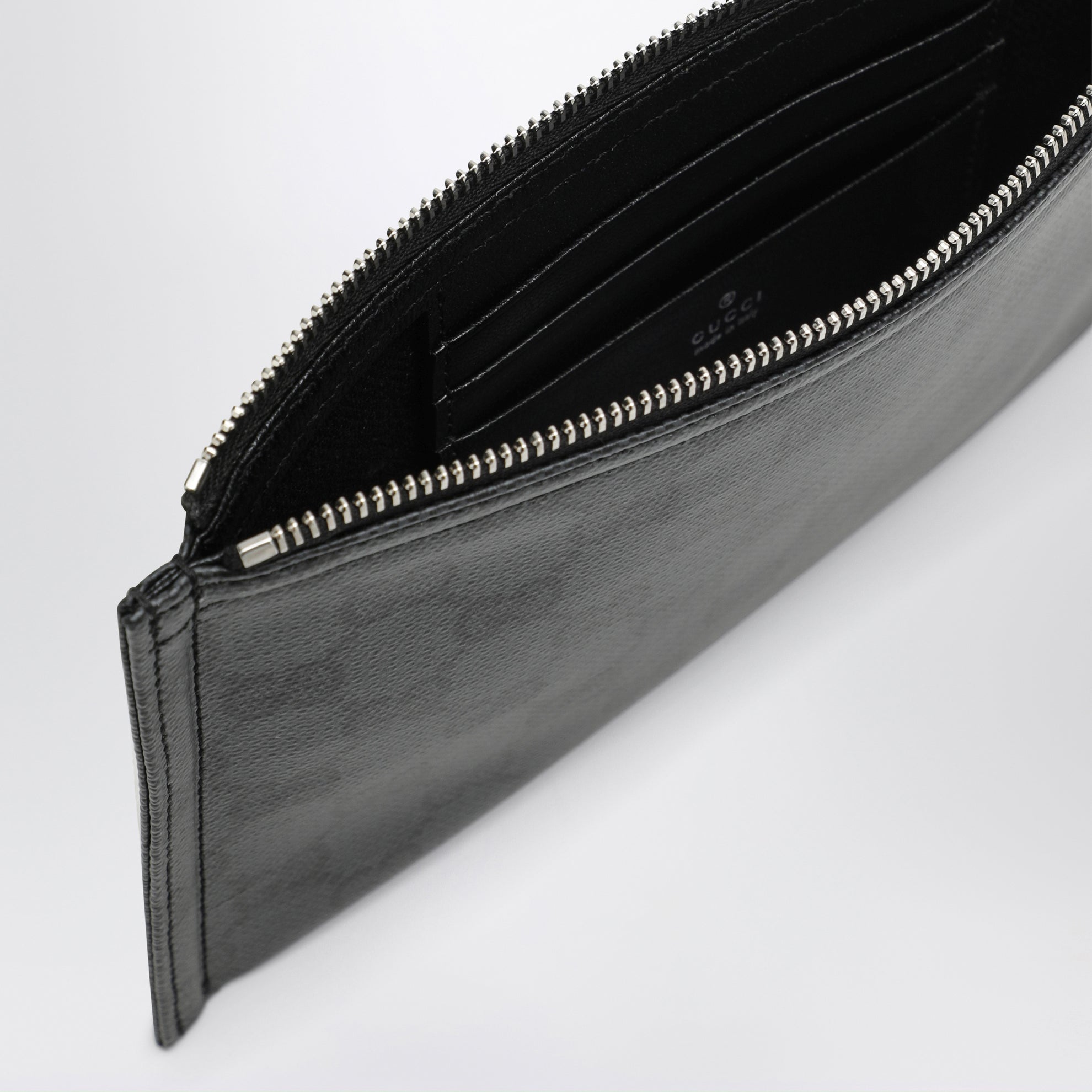 Pochette piccola Gucci Essence Classic in tela rivestita GG nera