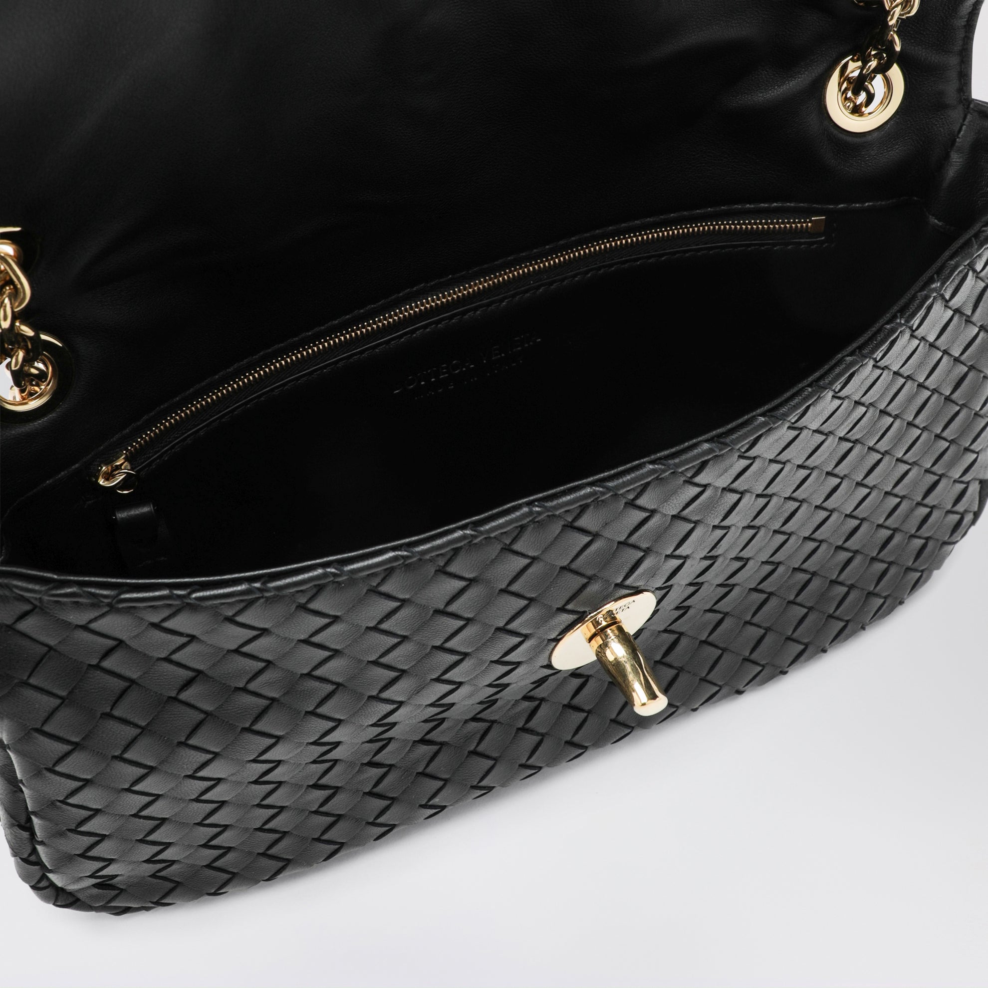 Borsa a spalla Madison nera in Intrecciato